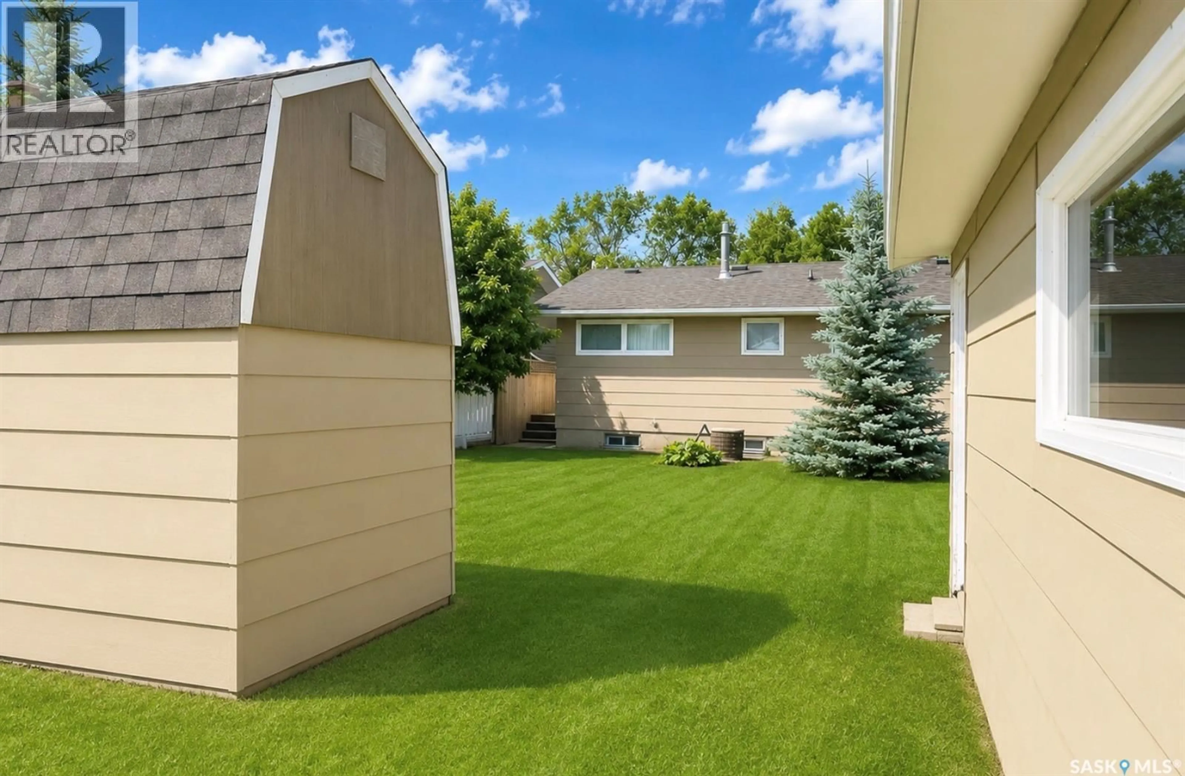 Patio, street for 605 5TH AVENUE, Assiniboia Saskatchewan S0H0B0