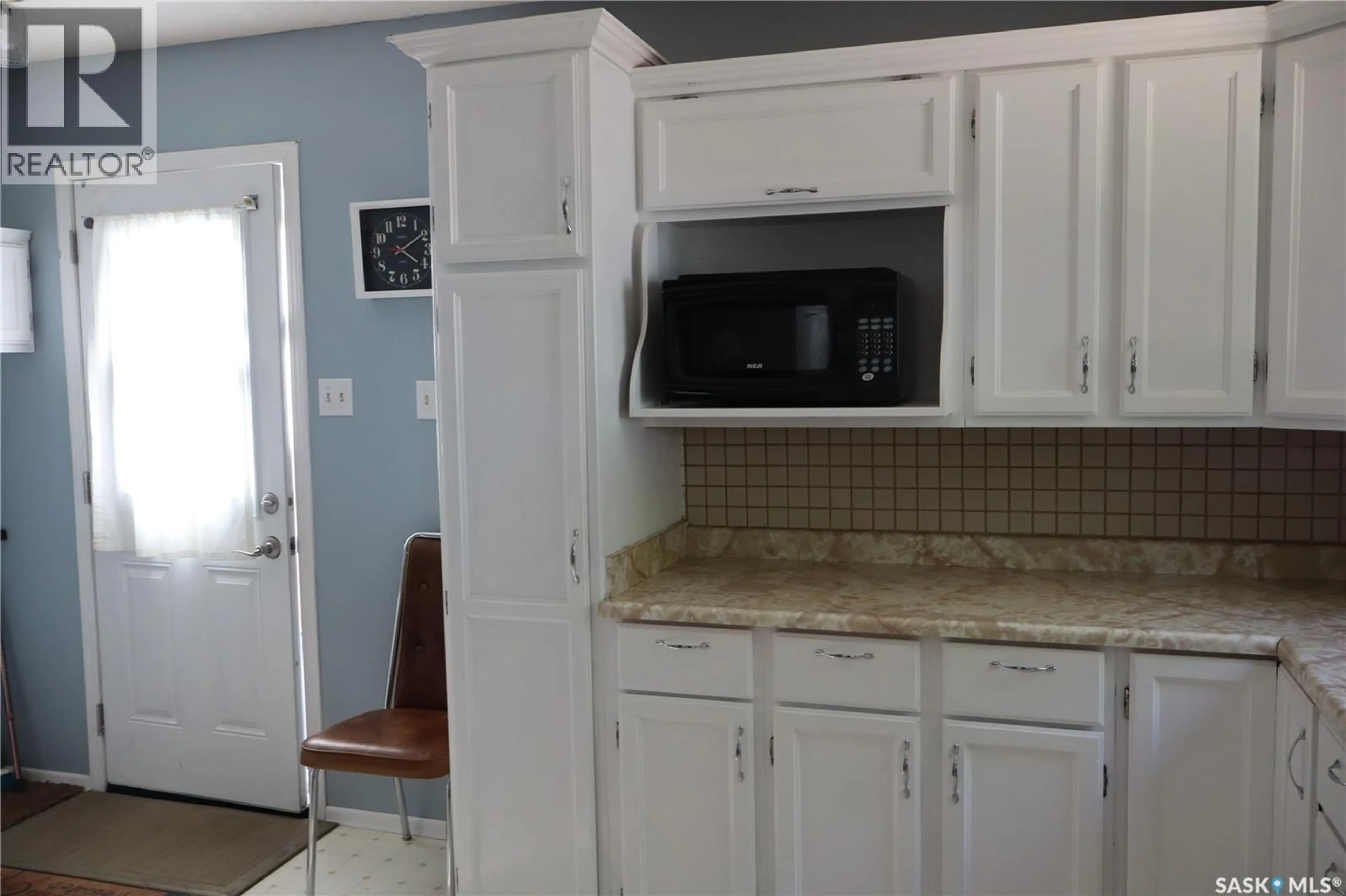 Standard kitchen, ceramic/tile floor for 605 5TH AVENUE, Assiniboia Saskatchewan S0H0B0