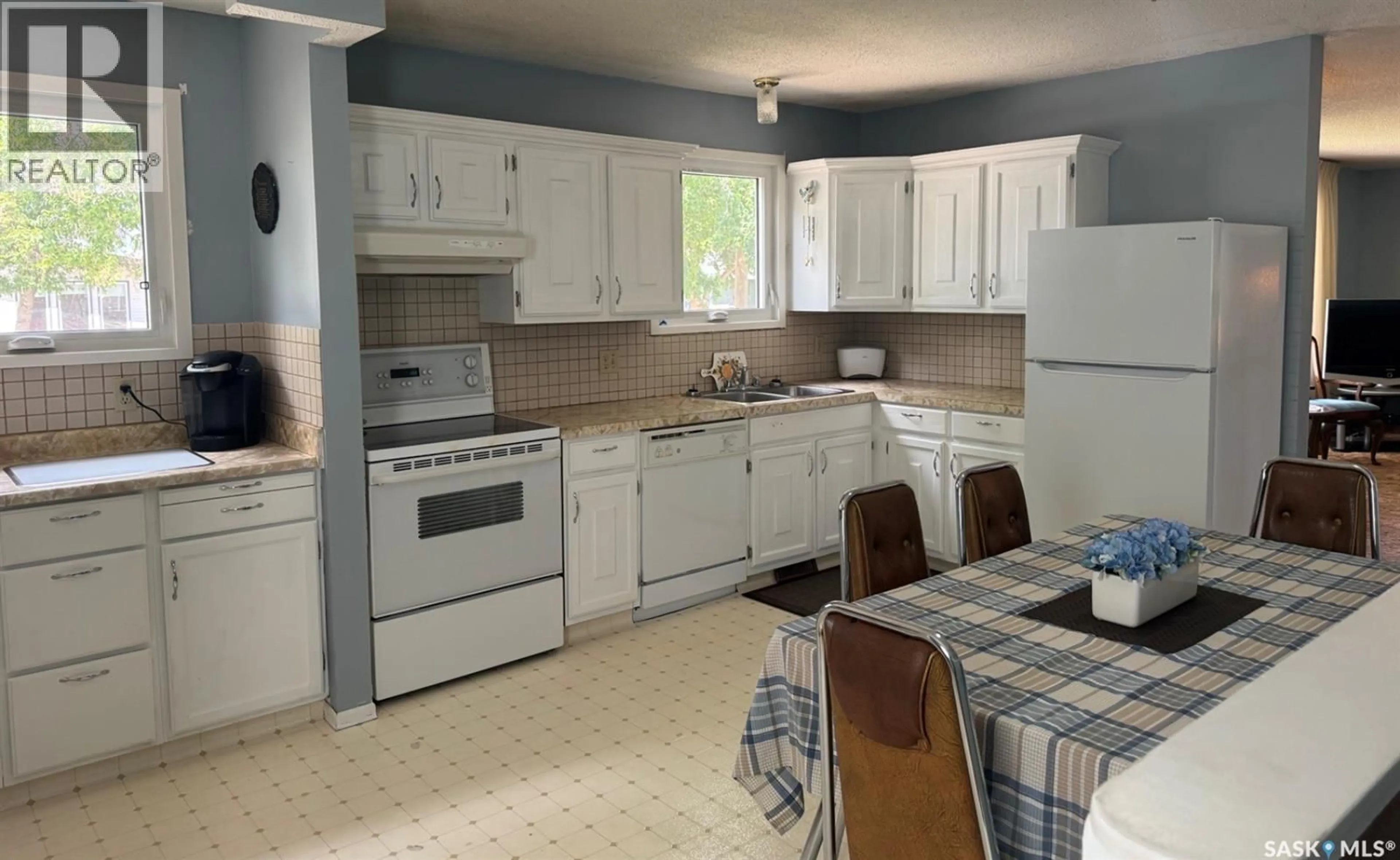 Standard kitchen, ceramic/tile floor for 605 5TH AVENUE, Assiniboia Saskatchewan S0H0B0