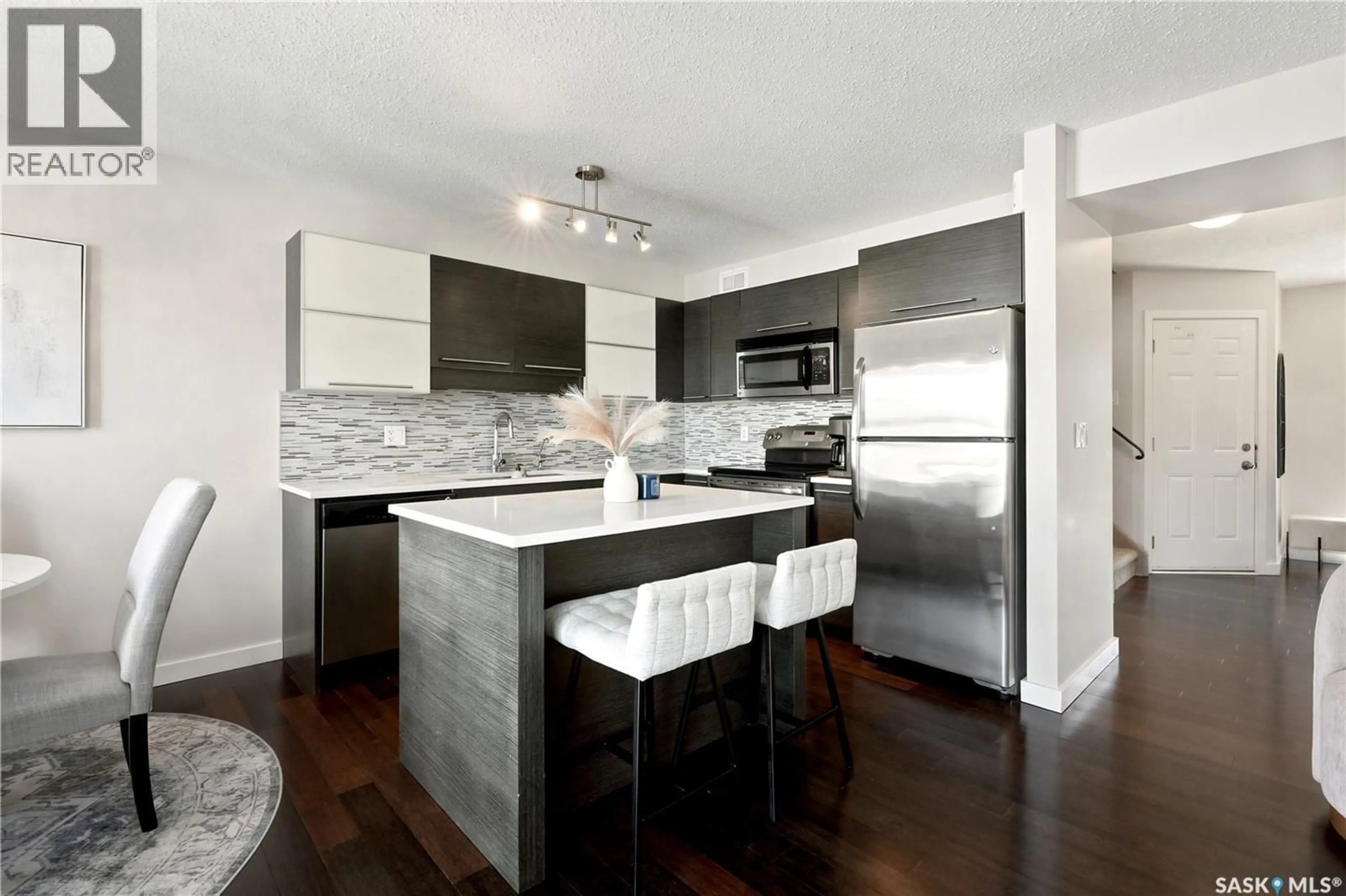 Contemporary kitchen, wood/laminate floor for 410 - 313 LEDINGHAM WAY, Saskatoon Saskatchewan S7V0C4