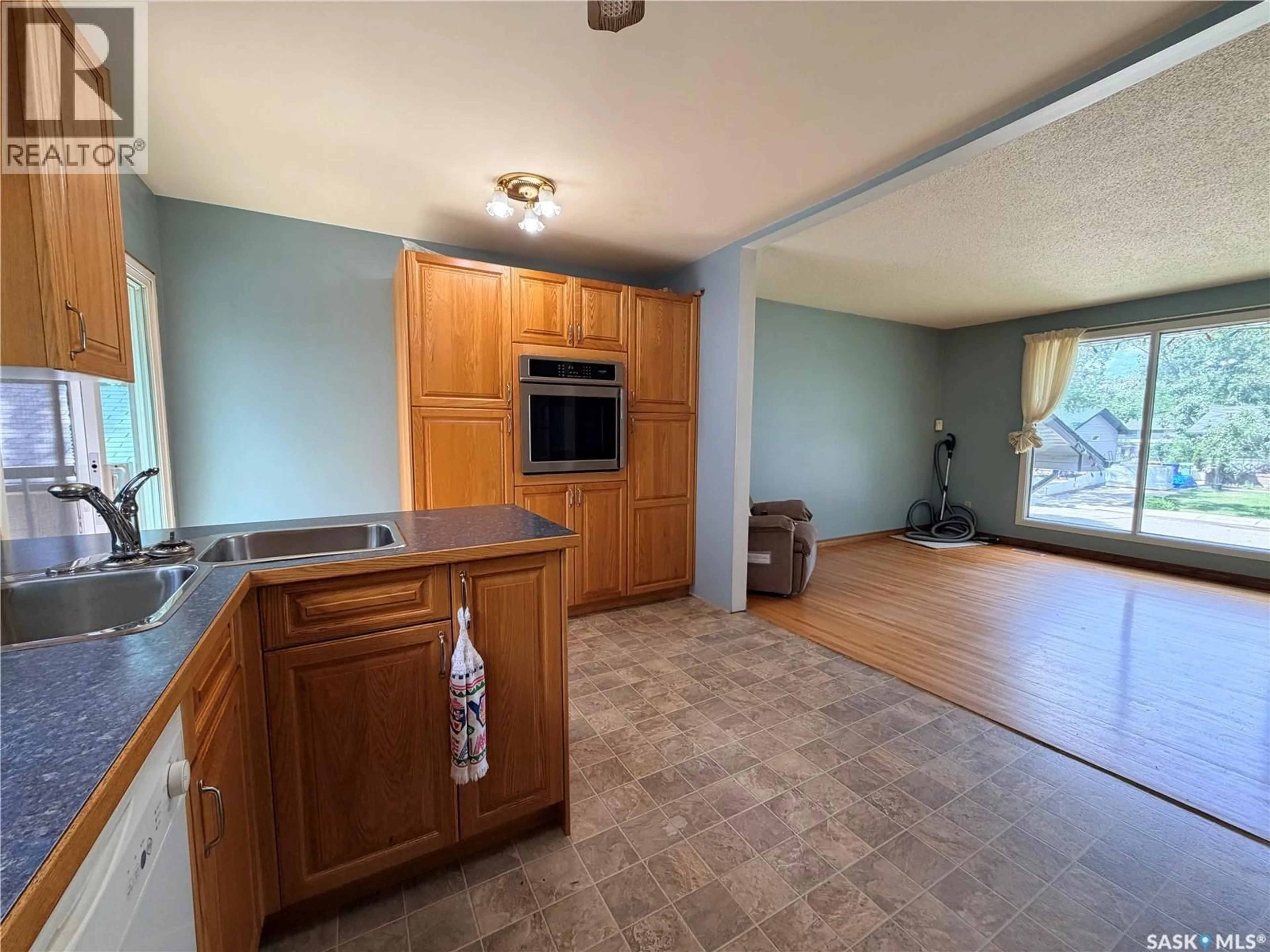 A pic of a room for 2221 BEDFORD AVENUE, Regina Saskatchewan S4N0H1