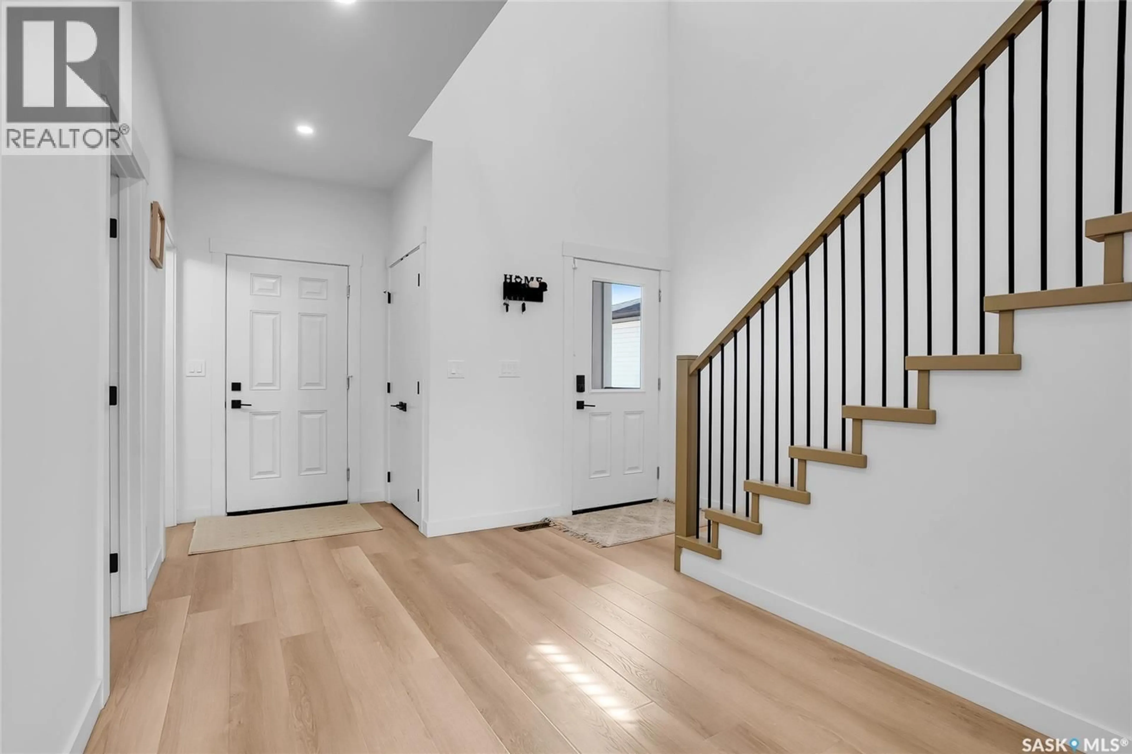 Indoor entryway for 155 SCHMEISER LANE, Saskatoon Saskatchewan S7V1P1