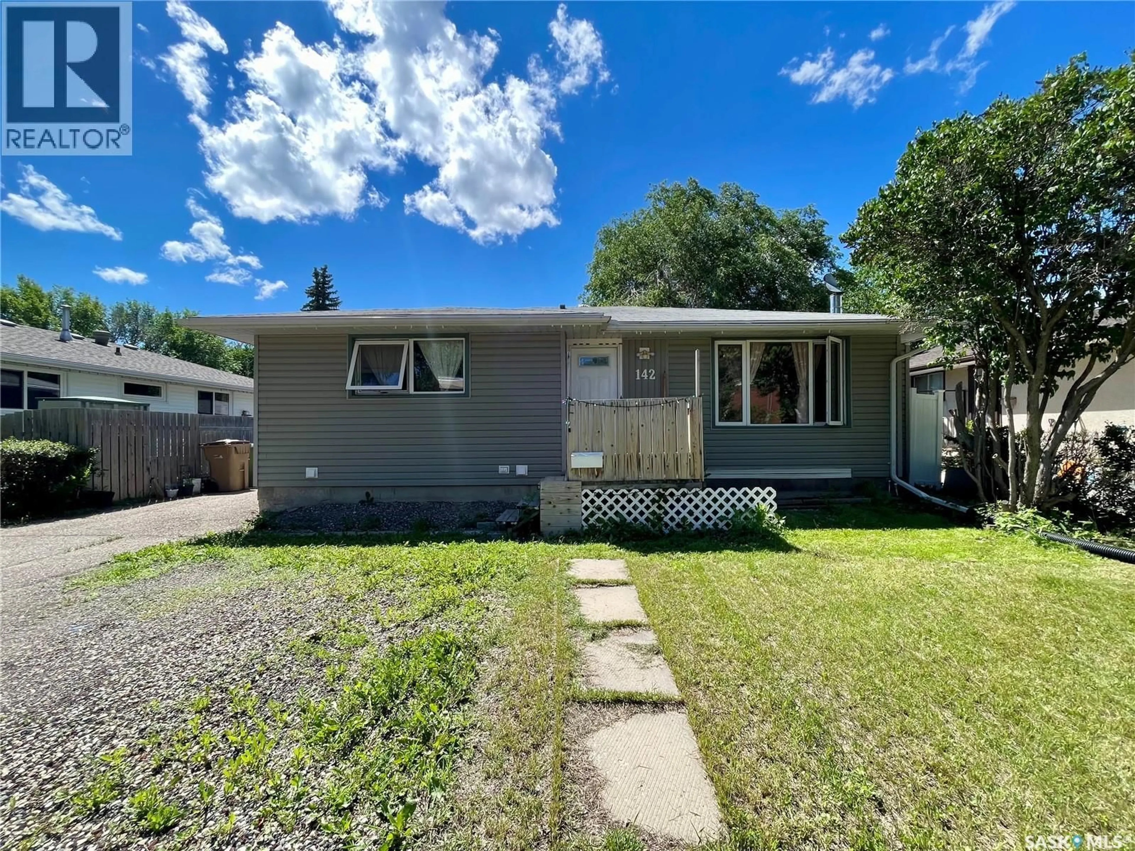 Home with vinyl exterior material, street for 142 CANNON STREET, Regina Saskatchewan S4N4E3