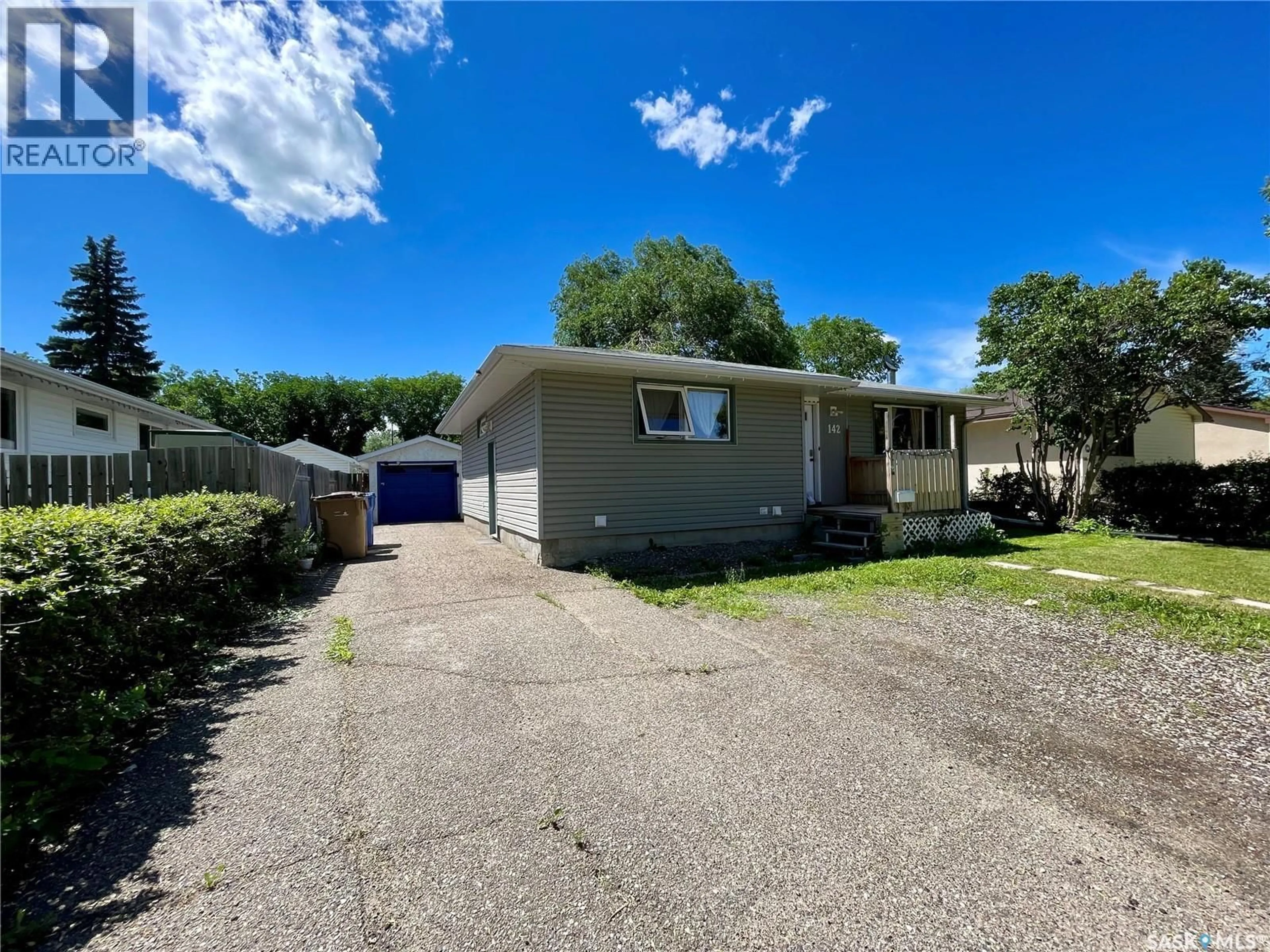 A pic from outside/outdoor area/front of a property/back of a property/a pic from drone, street for 142 CANNON STREET, Regina Saskatchewan S4N4E3