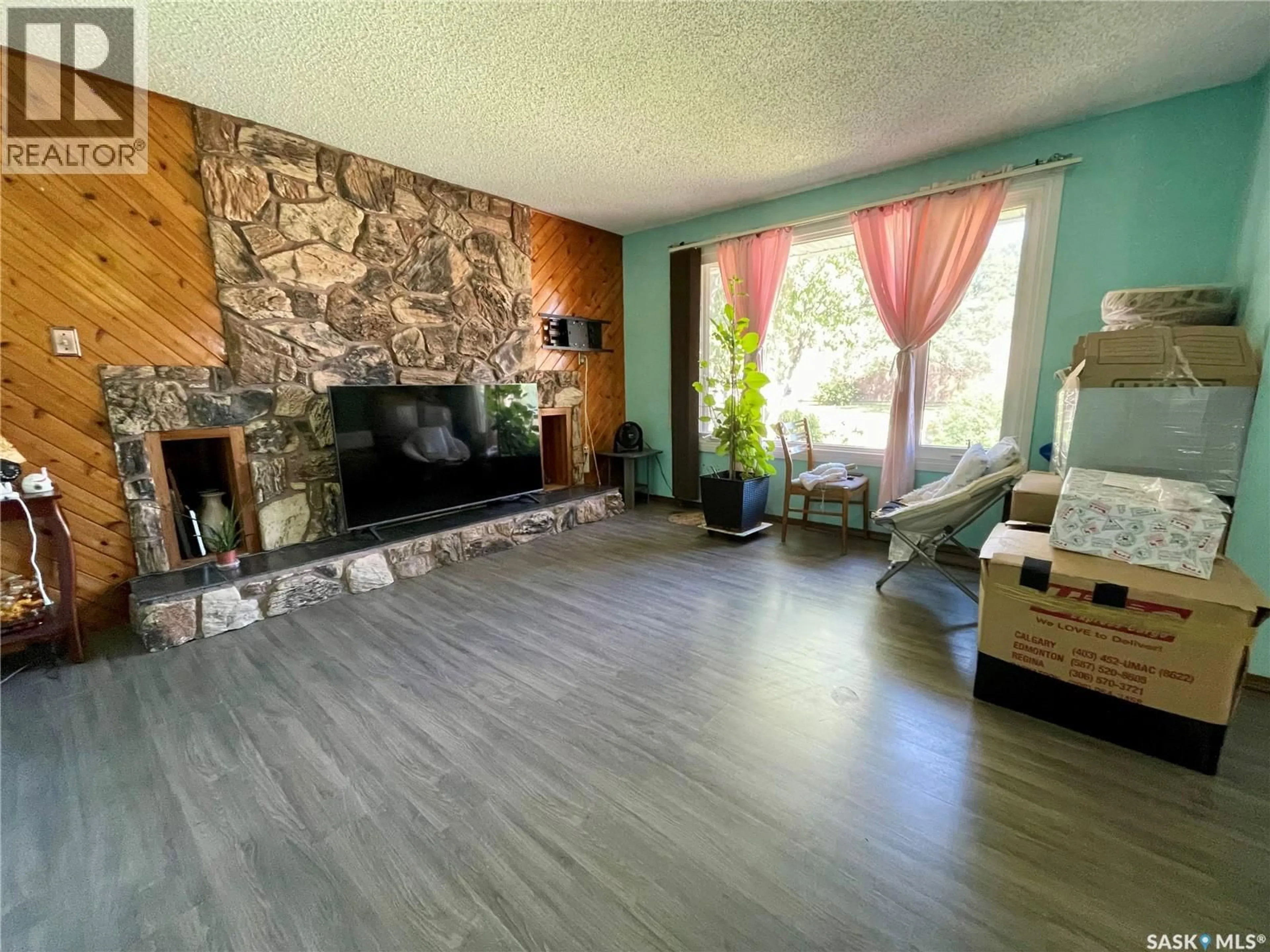 Living room with furniture, unknown for 142 CANNON STREET, Regina Saskatchewan S4N4E3