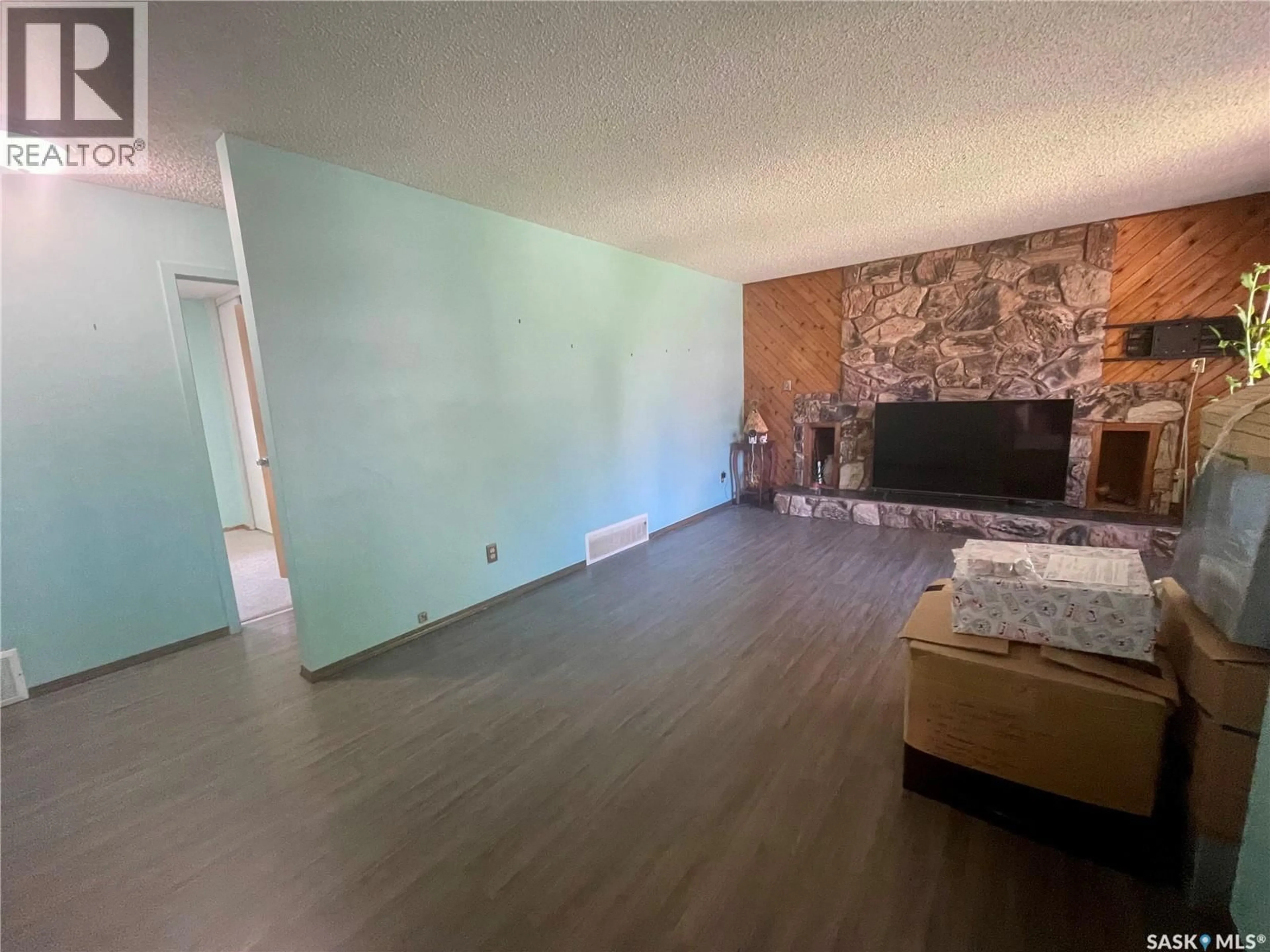 A pic of a room for 142 CANNON STREET, Regina Saskatchewan S4N4E3