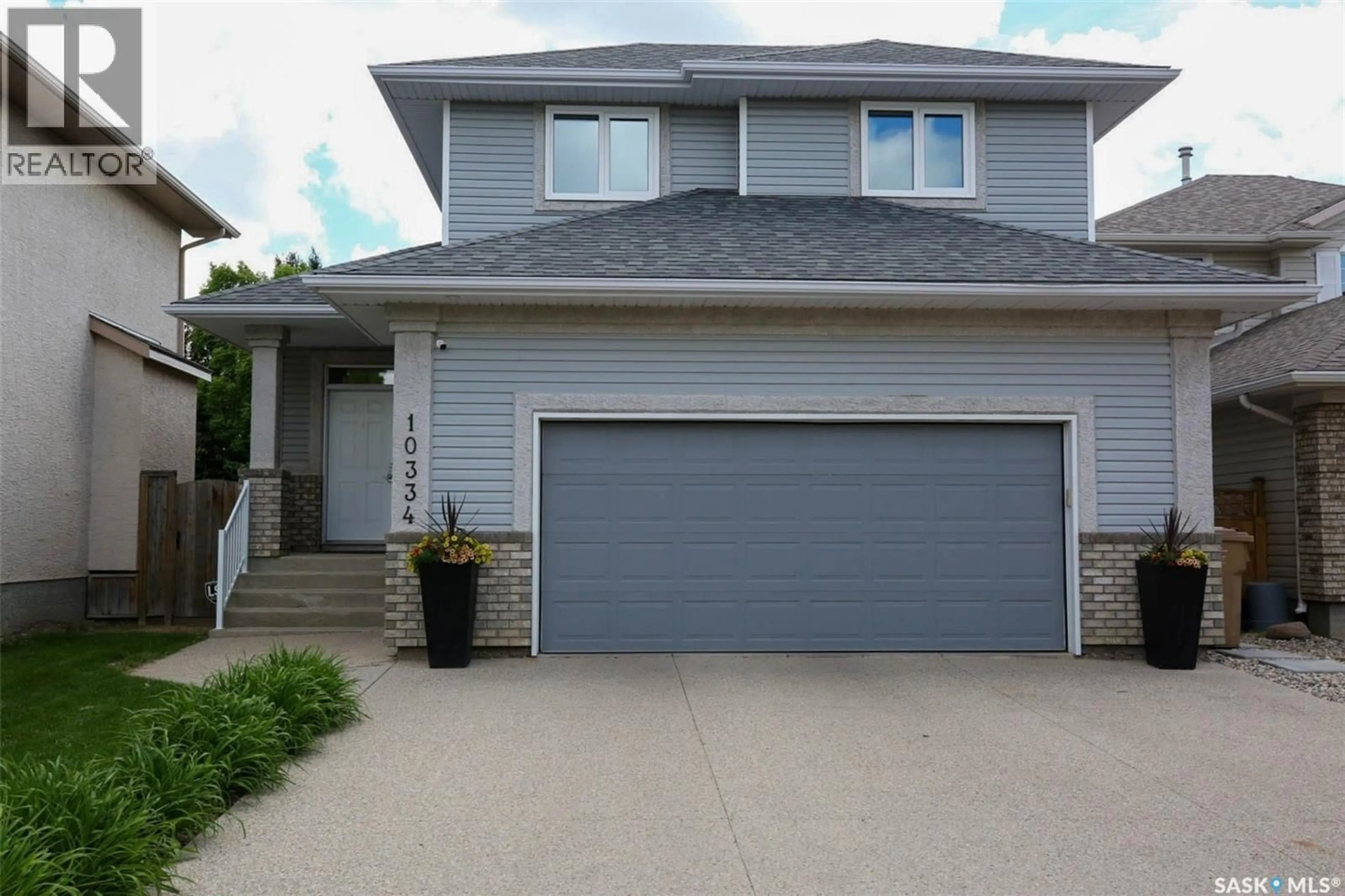 Home with vinyl exterior material, street for 10334 WASCANA ESTATES, Regina Saskatchewan S4V2X1