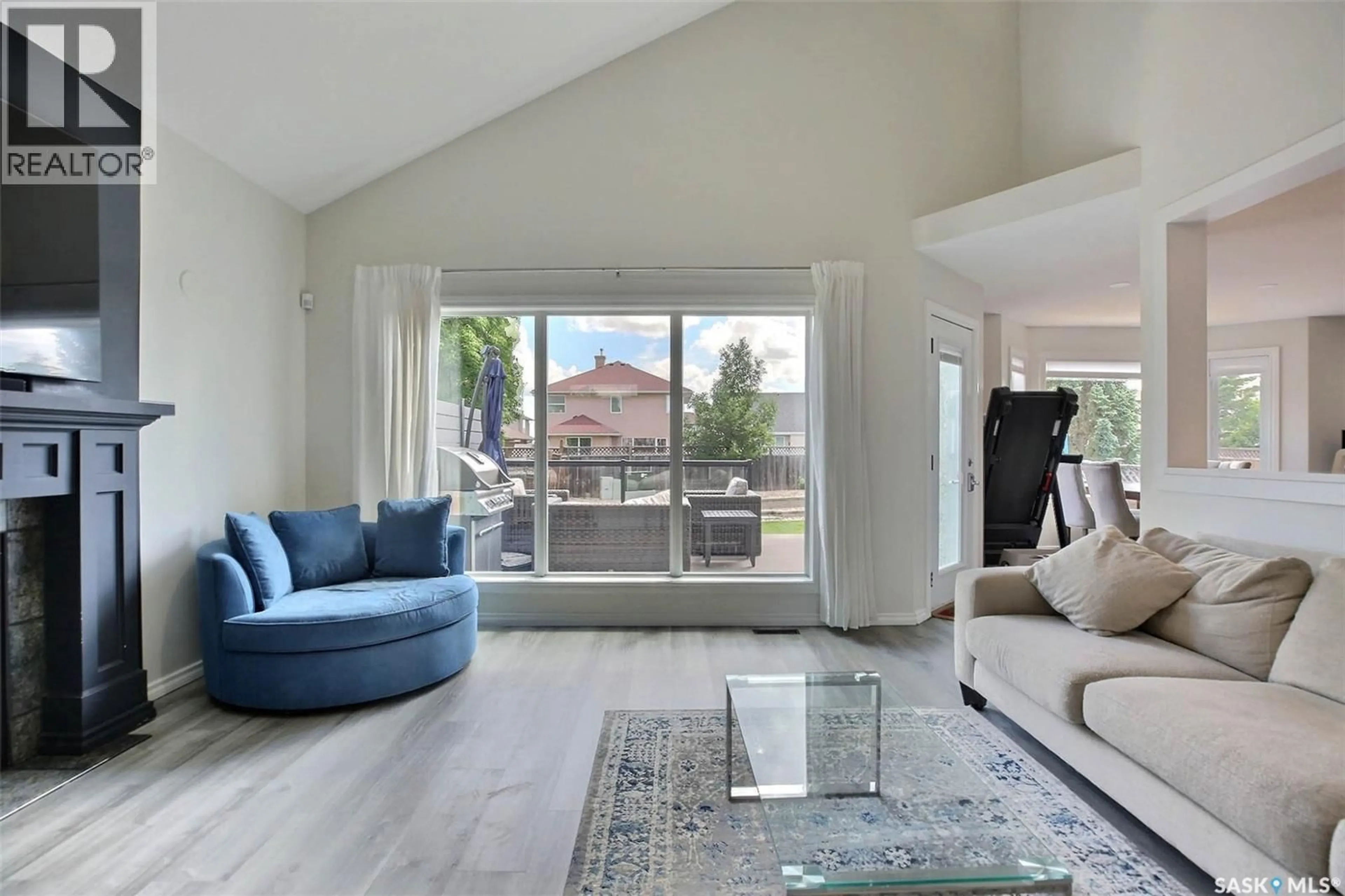 Living room with furniture, unknown for 10334 WASCANA ESTATES, Regina Saskatchewan S4V2X1