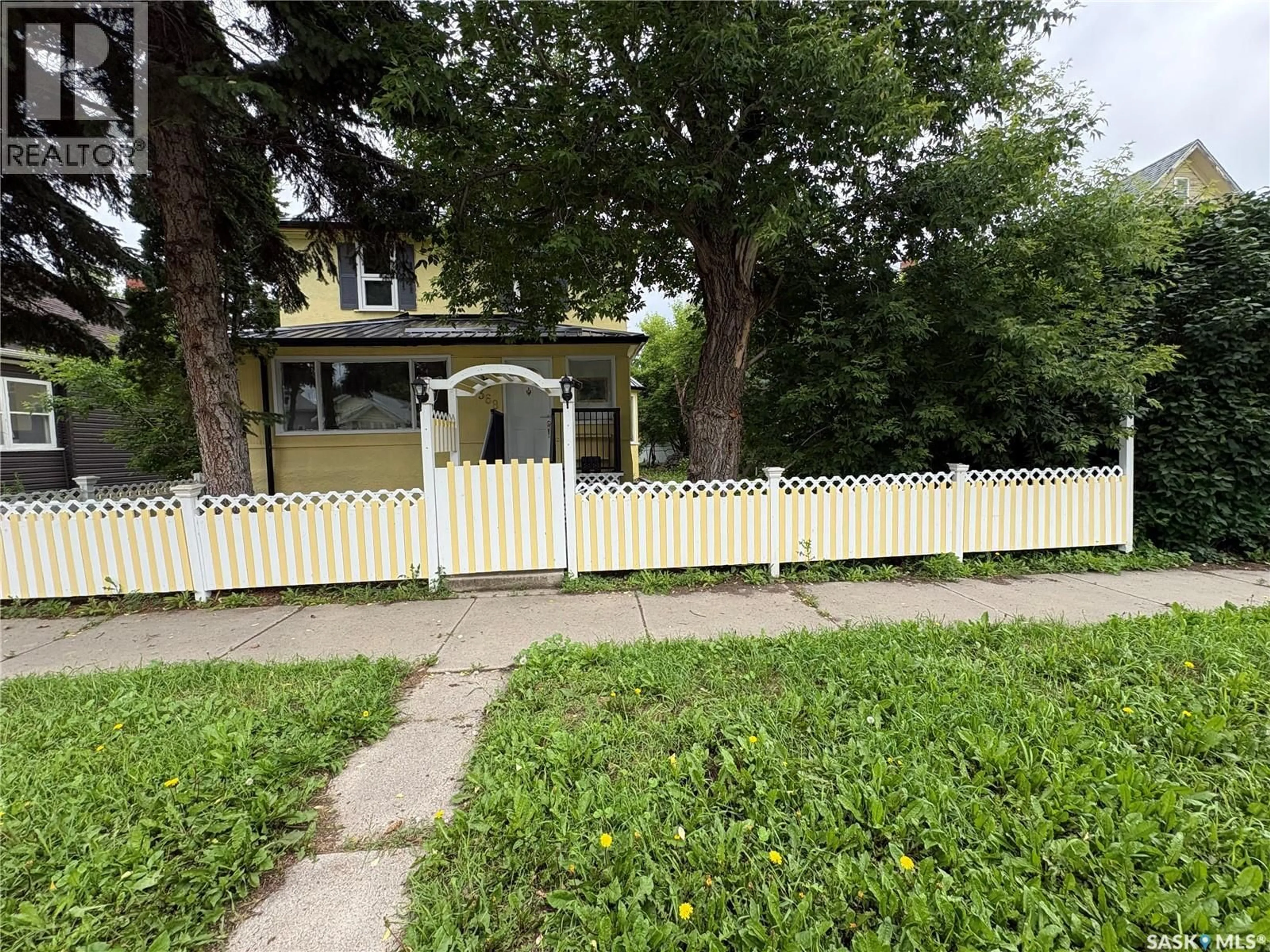 A pic from outside/outdoor area/front of a property/back of a property/a pic from drone, street for 368 4TH AVENUE, Melville Saskatchewan S0A2P0