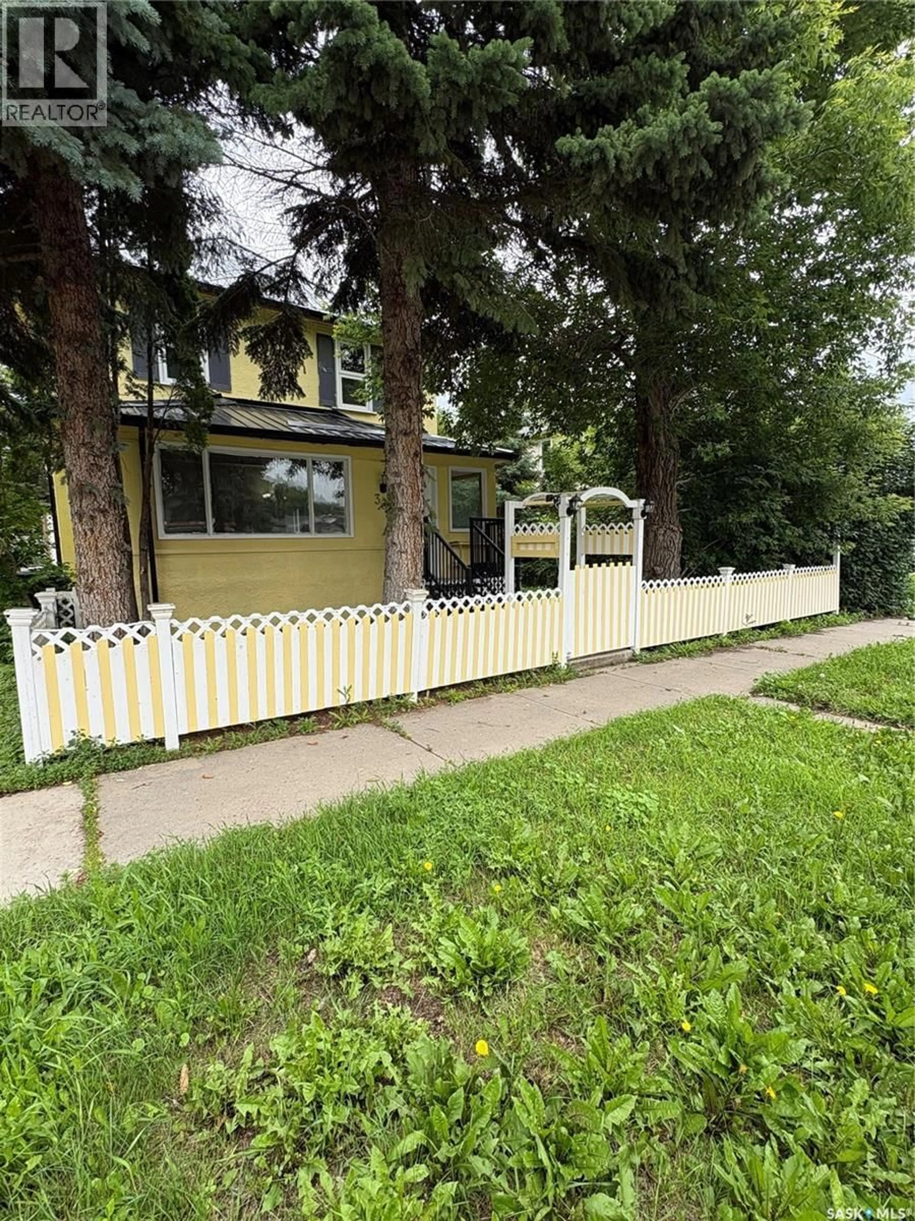Home with vinyl exterior material, street for 368 4TH AVENUE, Melville Saskatchewan S0A2P0