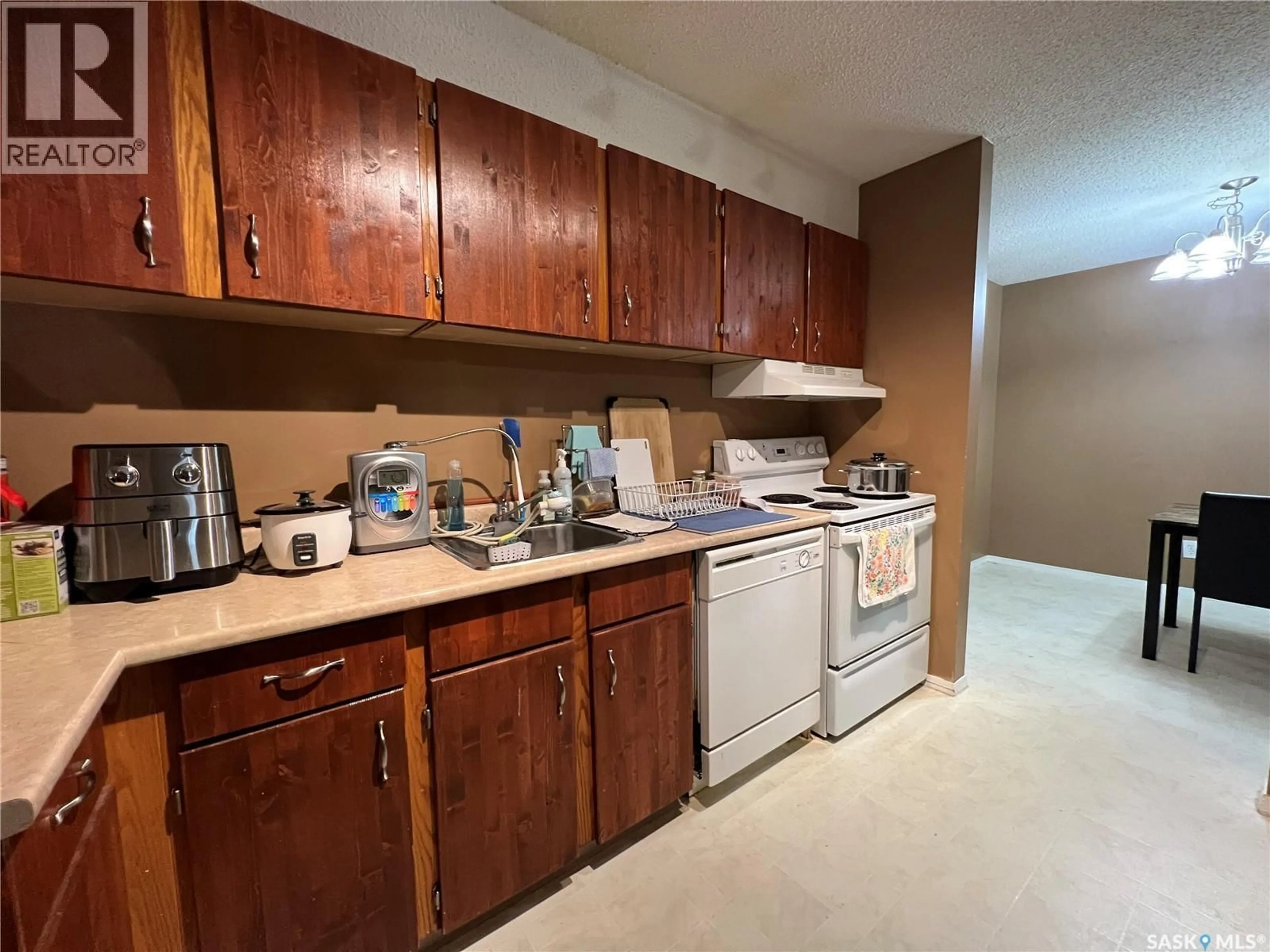 Standard kitchen, unknown for 410 510 PRAIRIE AVENUE, Saskatoon Saskatchewan S7N2V4