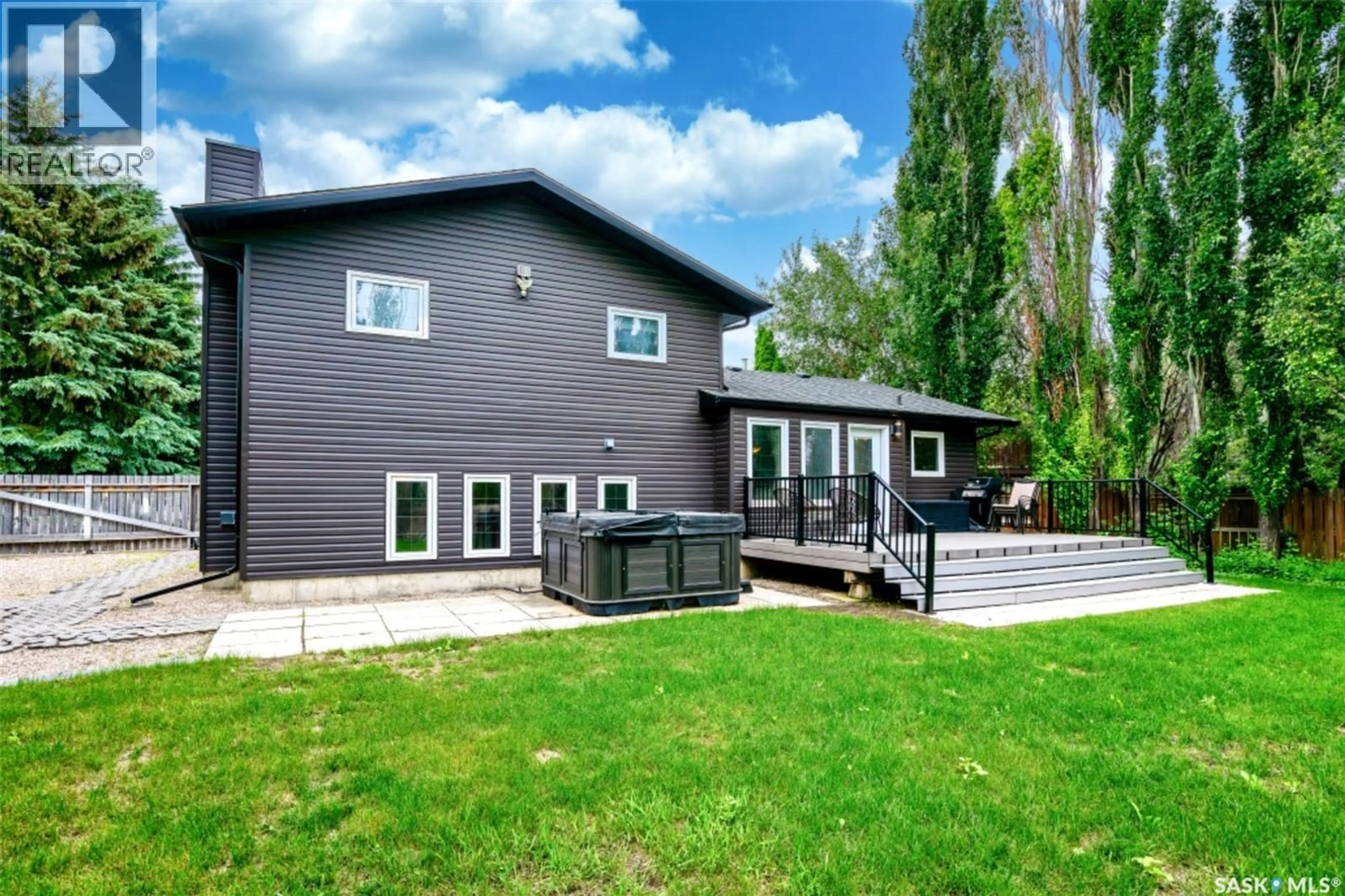 Home with vinyl exterior material, unknown for 202 BRUNST CRESCENT, Saskatoon Saskatchewan S7N3S6