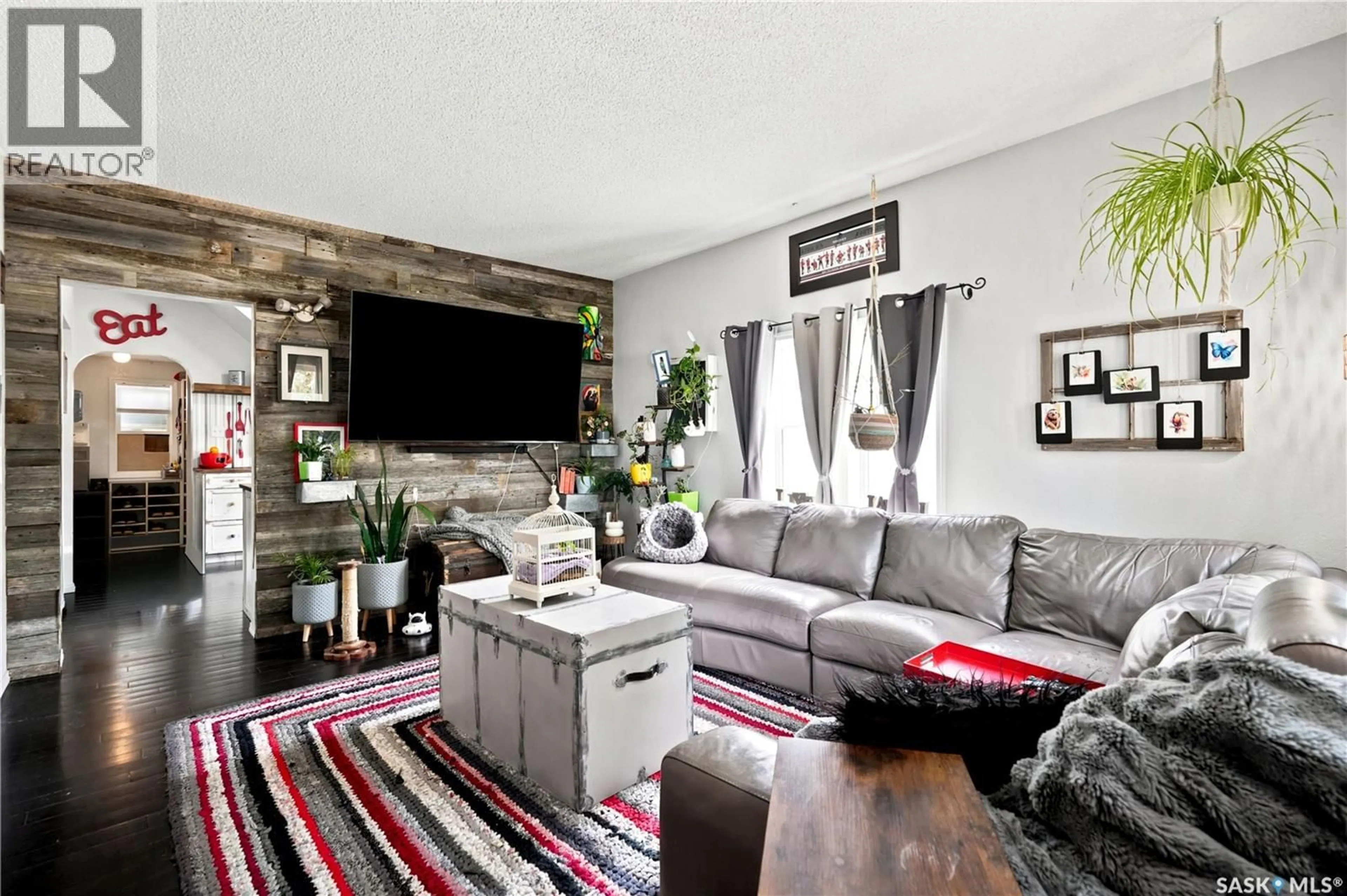 Living room with furniture, unknown for 1001 4TH AVENUE, Moose Jaw Saskatchewan S6H1H9