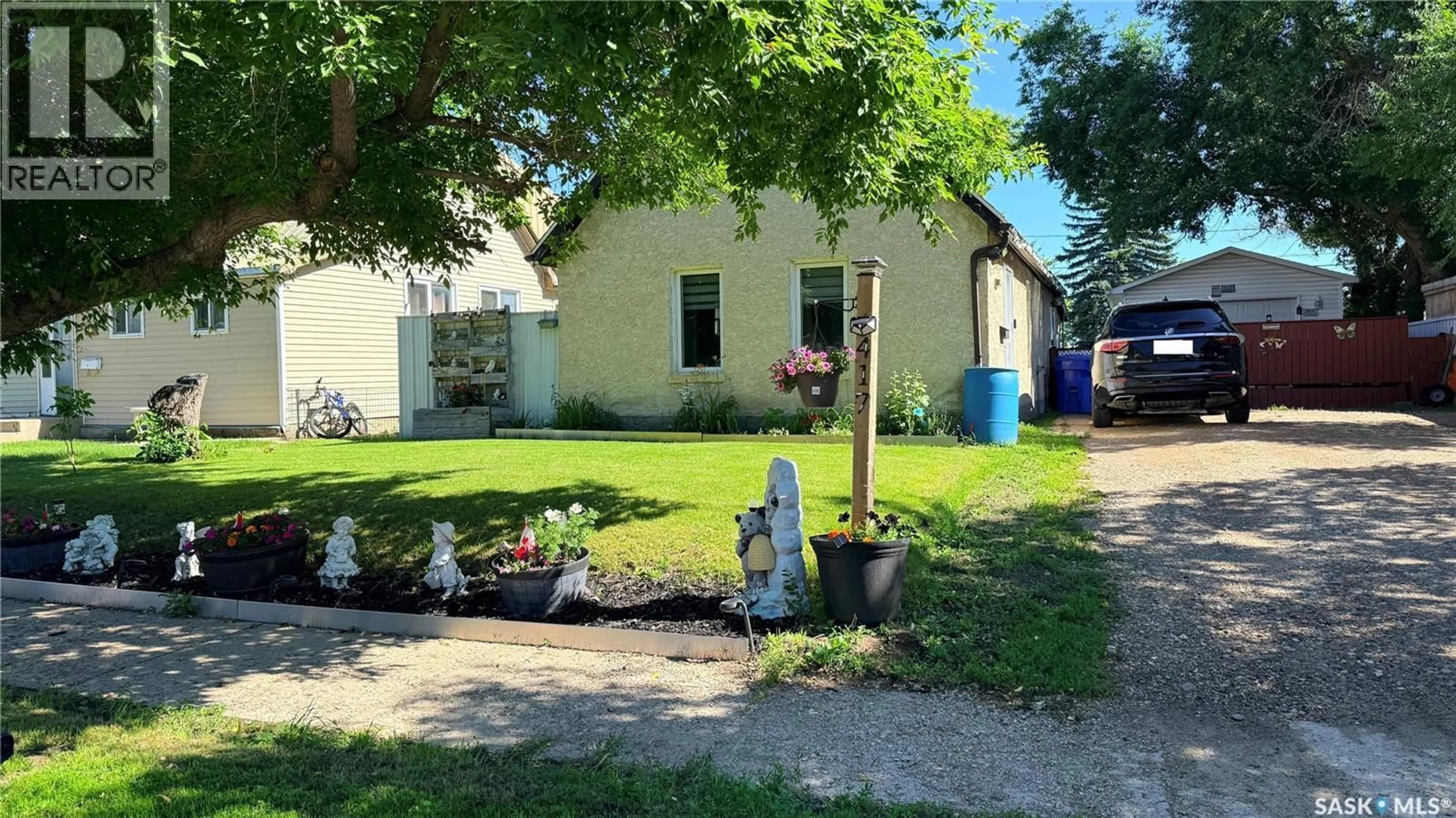 A pic from outside/outdoor area/front of a property/back of a property/a pic from drone, street for 417 3RD STREET, Estevan Saskatchewan S4A0P1