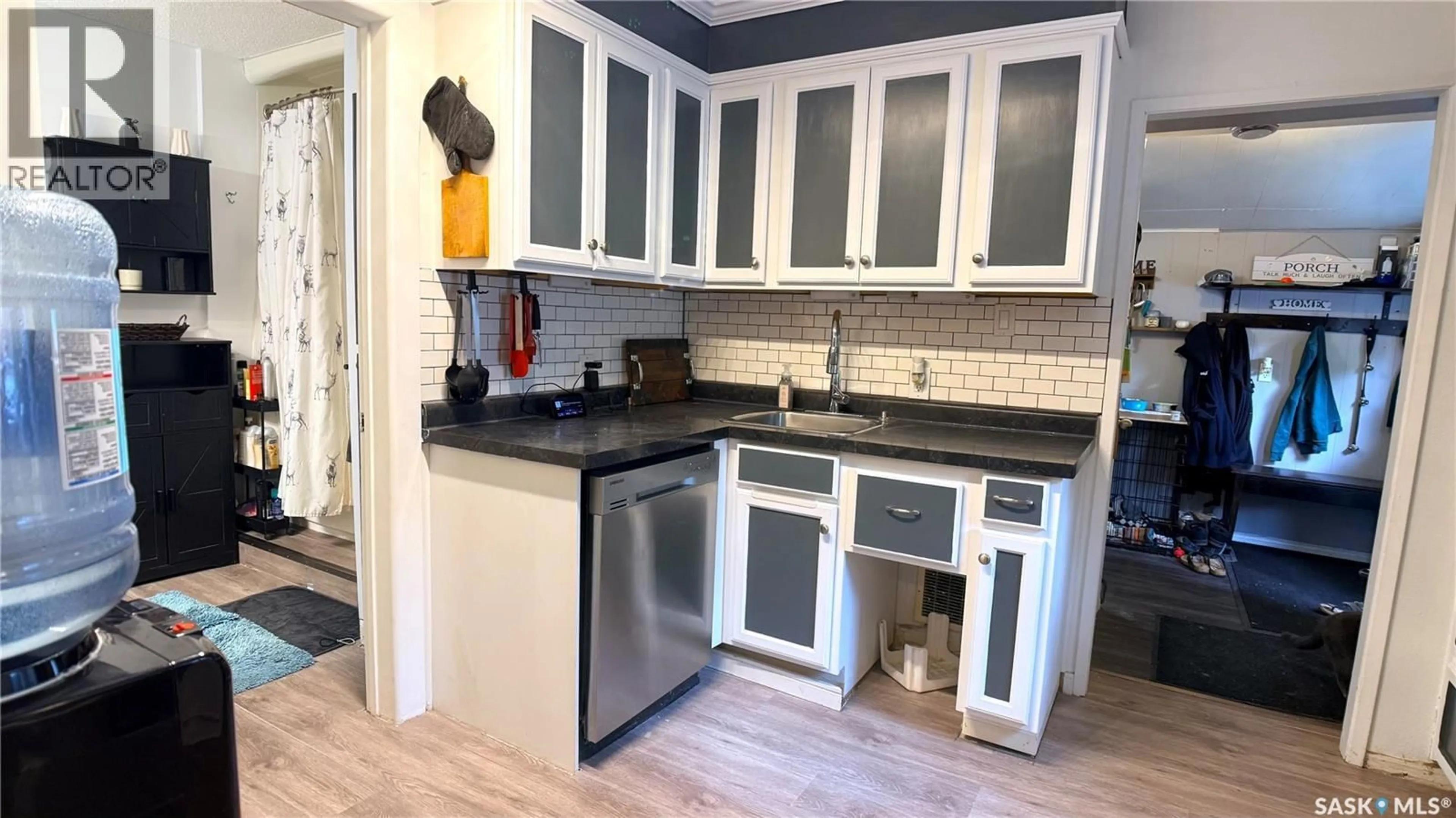 Standard kitchen, unknown for 417 3RD STREET, Estevan Saskatchewan S4A0P1