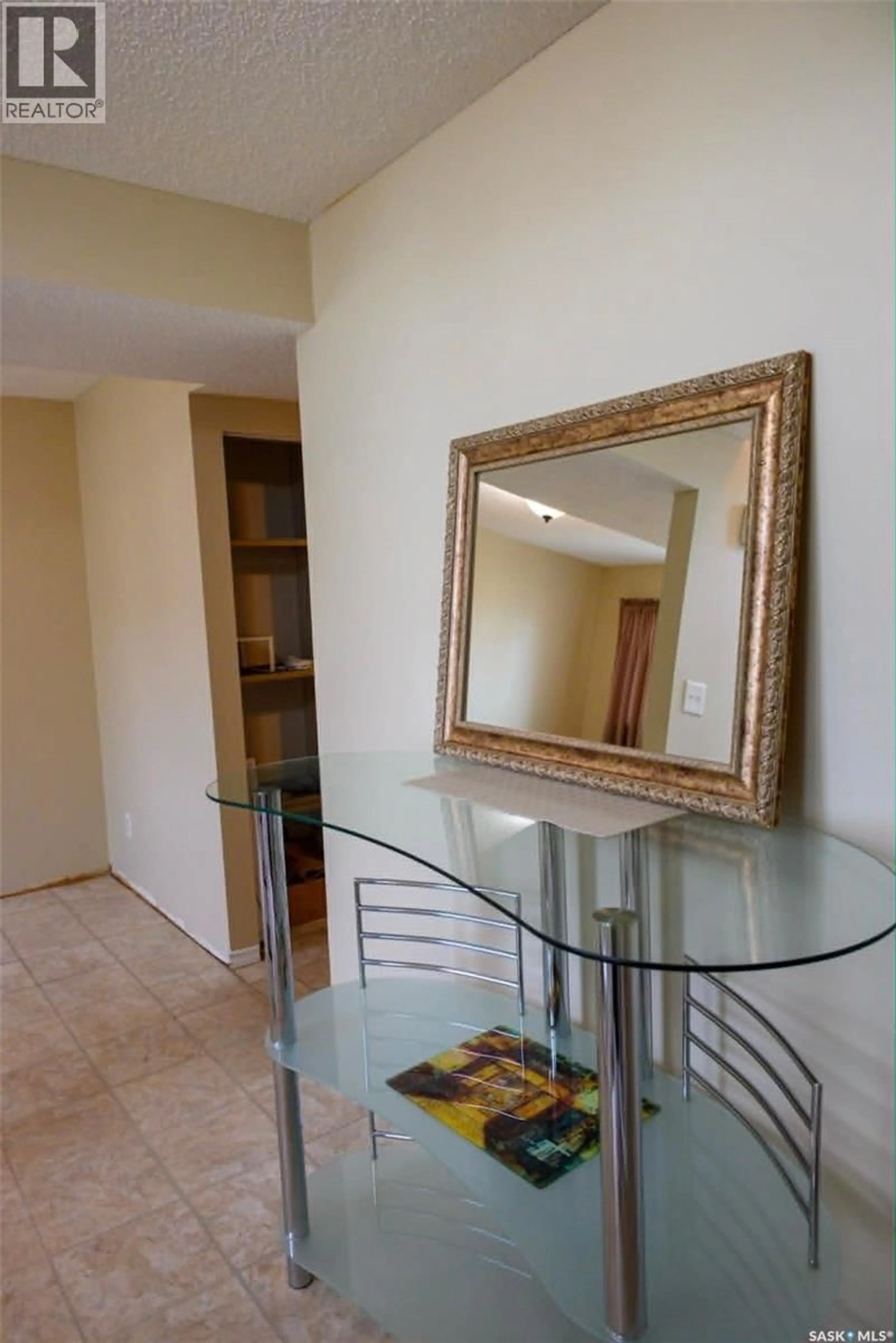 Indoor foyer for 5056 10TH AVENUE, Regina Saskatchewan S4T7P4