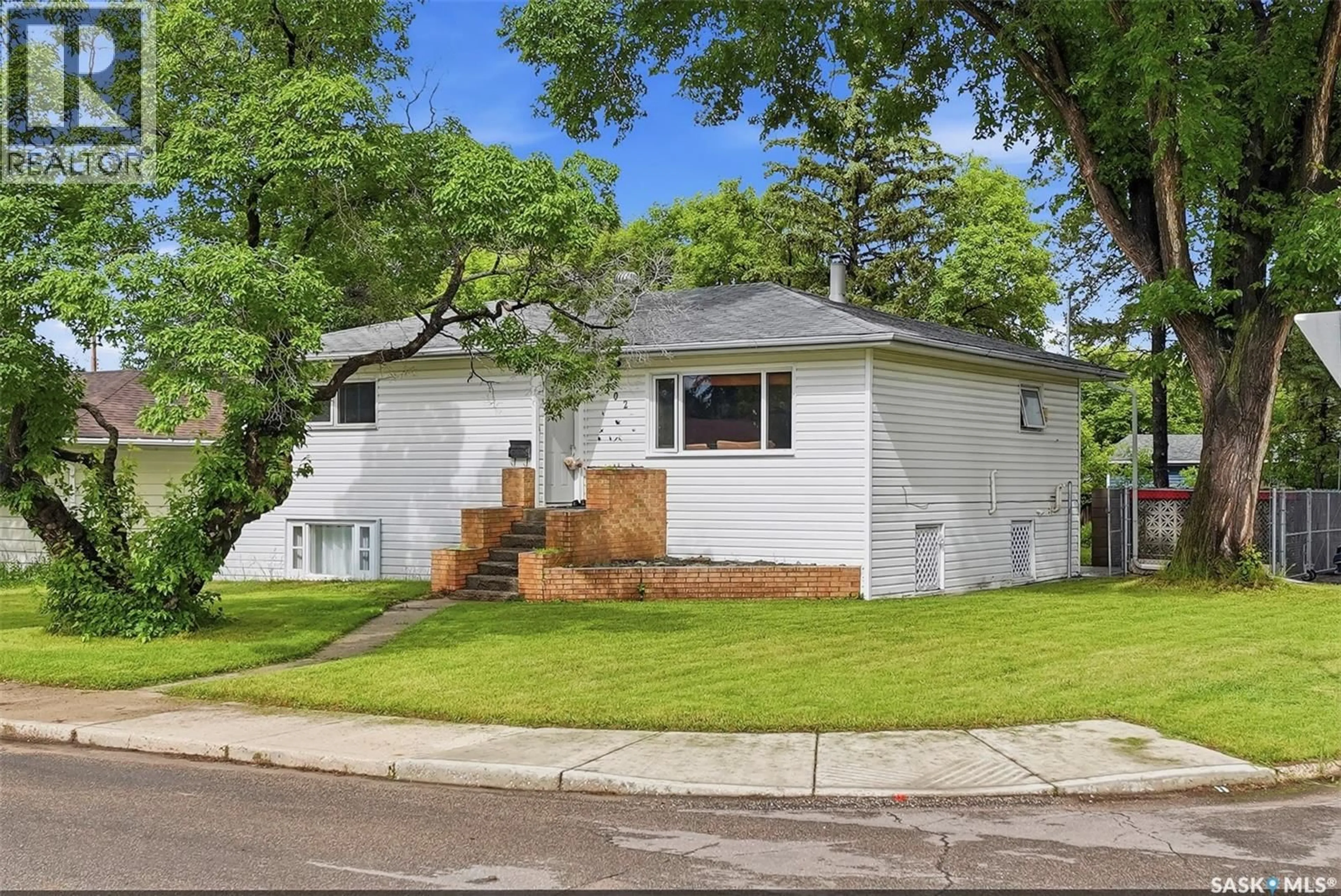 Home with vinyl exterior material, street for 302 U AVENUE, Saskatoon Saskatchewan S7L3C7