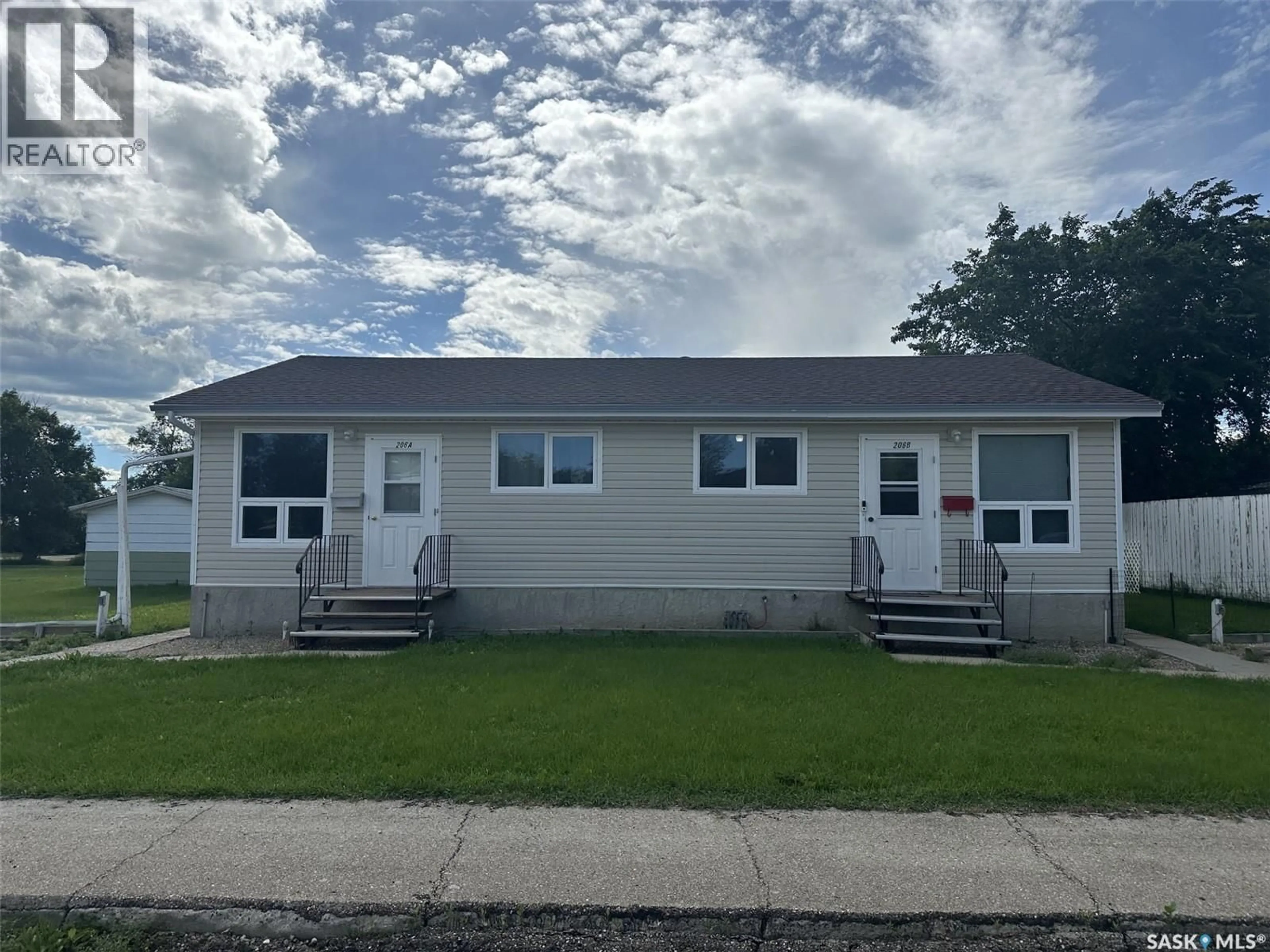 Home with vinyl exterior material, building for 204-206 MAIN STREET, Limerick Saskatchewan S0H2P0