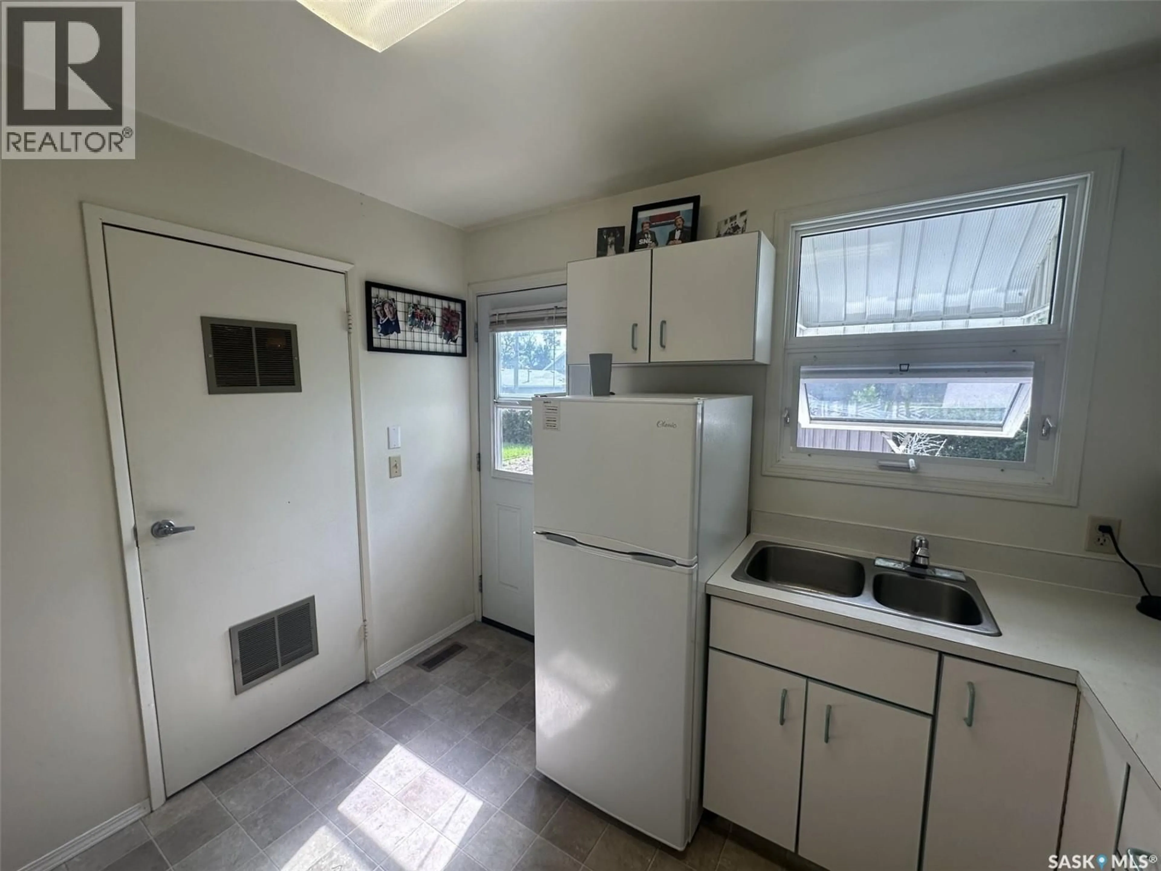 A pic of a room for 204-206 MAIN STREET, Limerick Saskatchewan S0H2P0