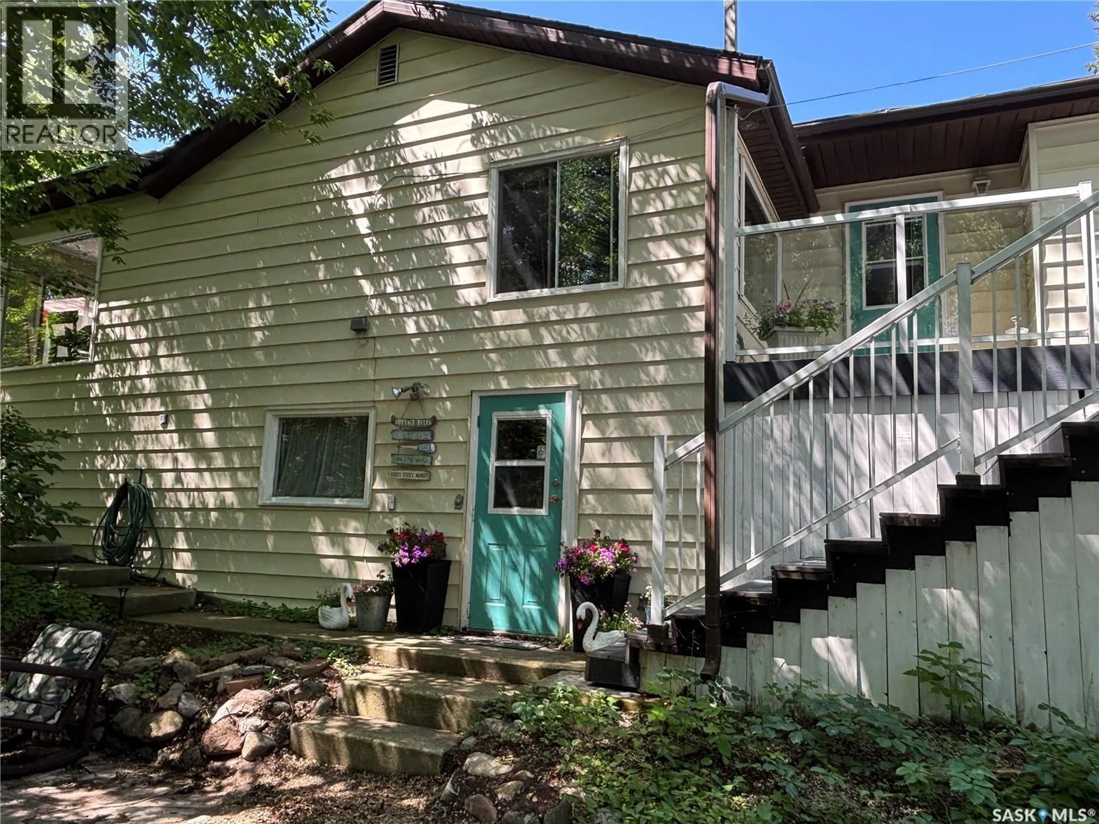 Home with vinyl exterior material, unknown for 232 GREEN AVENUE, Regina Beach Saskatchewan S0G4C0