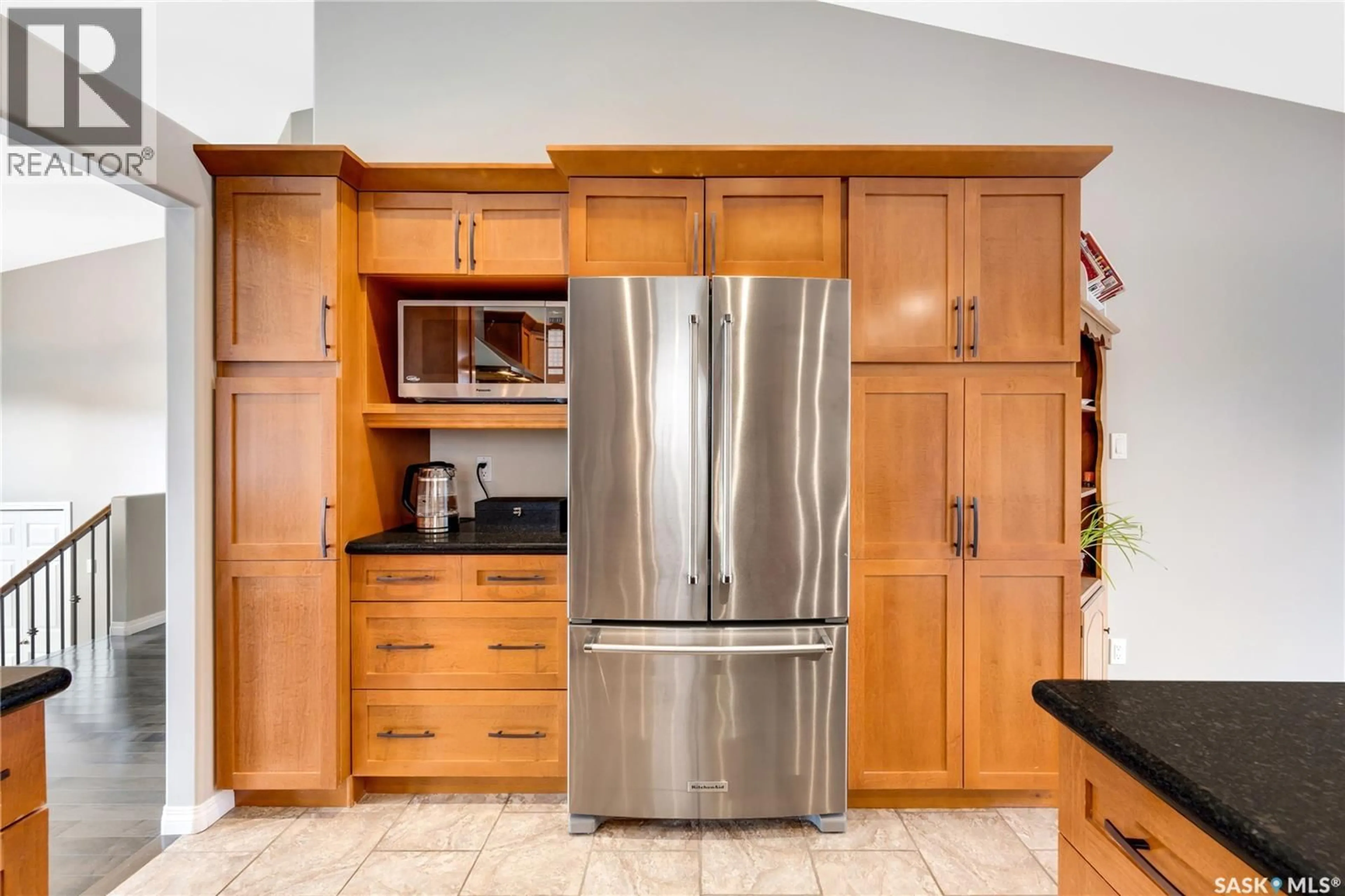 Contemporary kitchen, unknown for 1626 BRIARWOOD ROAD, Saskatoon Saskatchewan S7V1H2