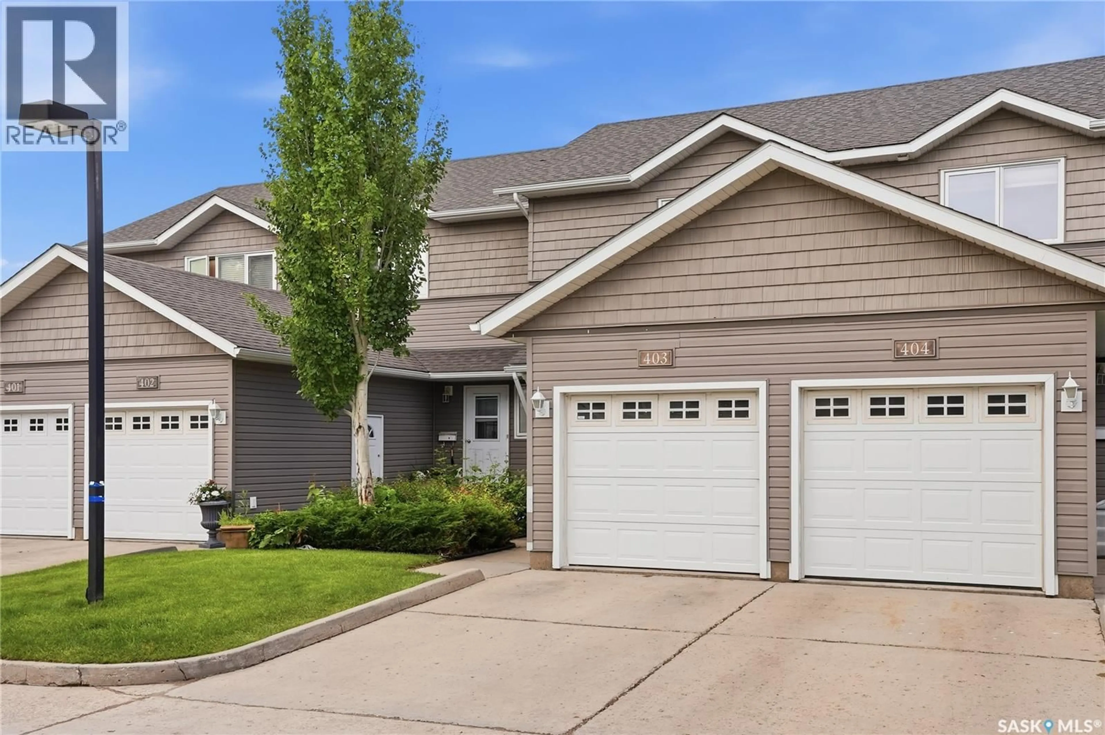 Home with vinyl exterior material, street for 715 - 403 HART ROAD, Saskatoon Saskatchewan S7M3Y7