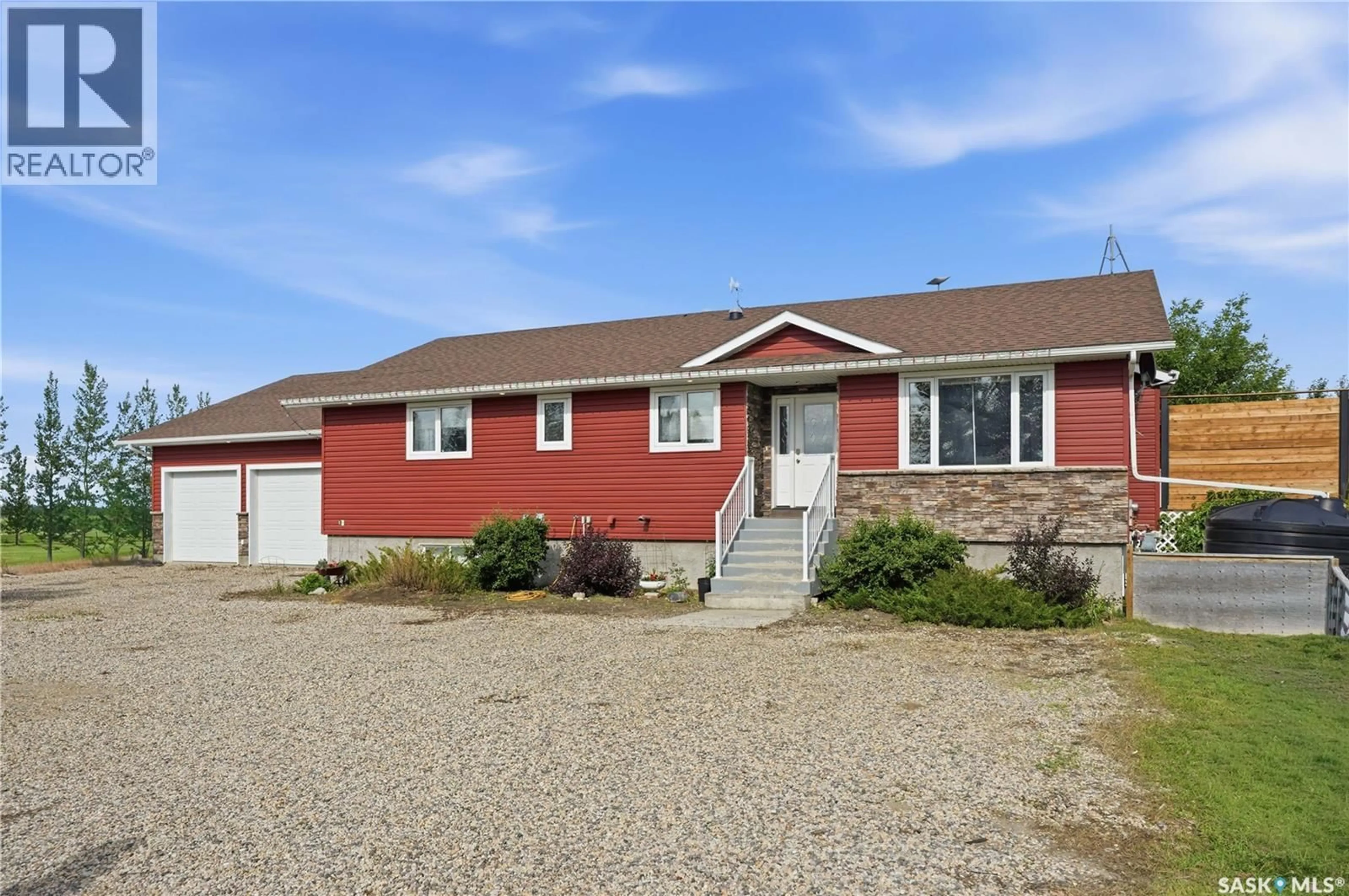Home with vinyl exterior material, street for 11 RIDGE CRESCENT, Dundurn Rm No. 314 Saskatchewan S7K3J8