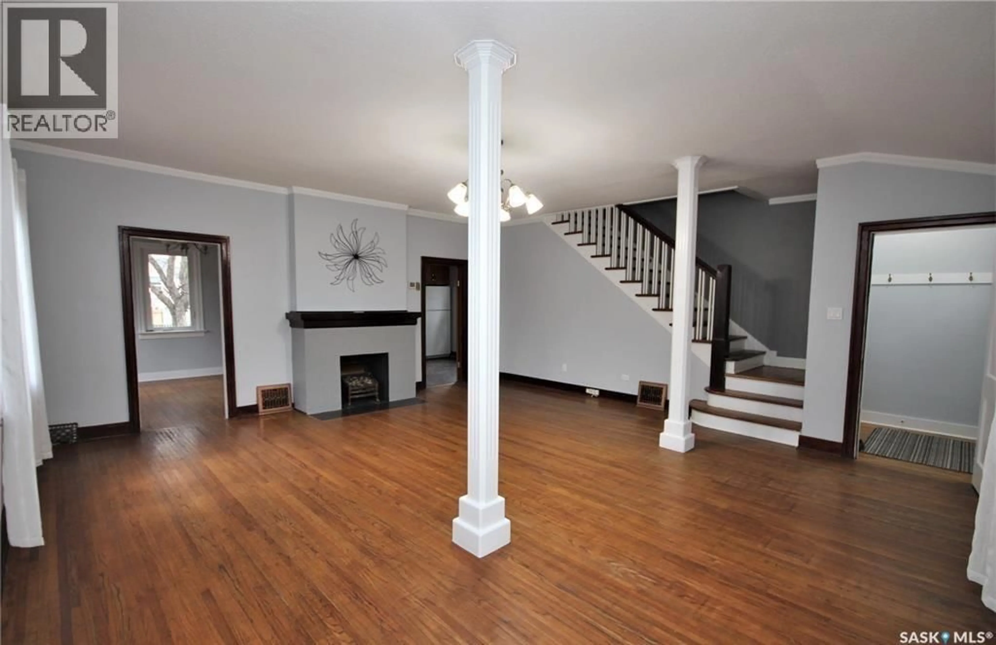 Indoor foyer for 1461 98TH STREET, North Battleford Saskatchewan S9A0M3