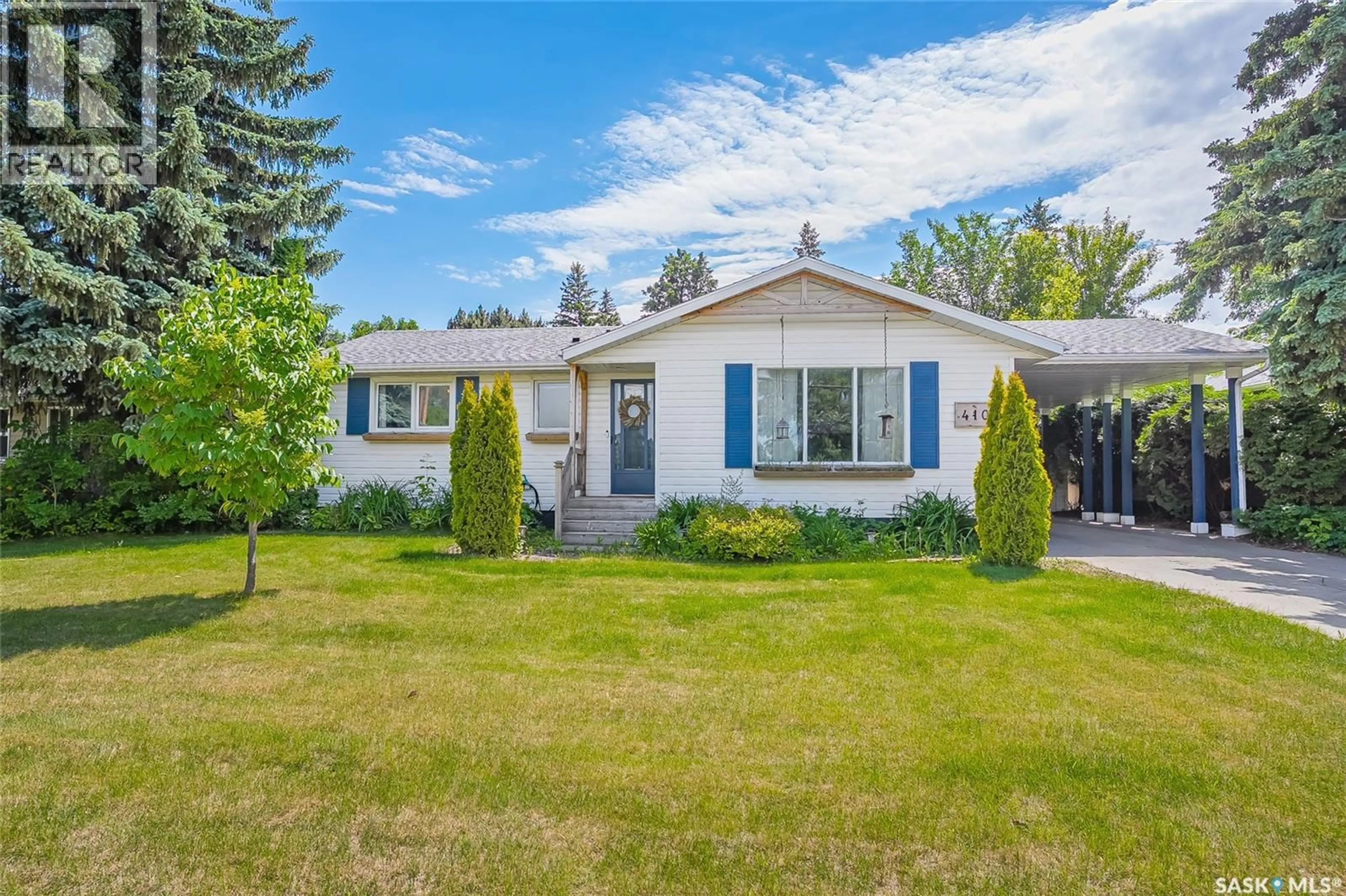 Home with vinyl exterior material, street for 410 RUTH STREET, Saskatoon Saskatchewan S7J0L4