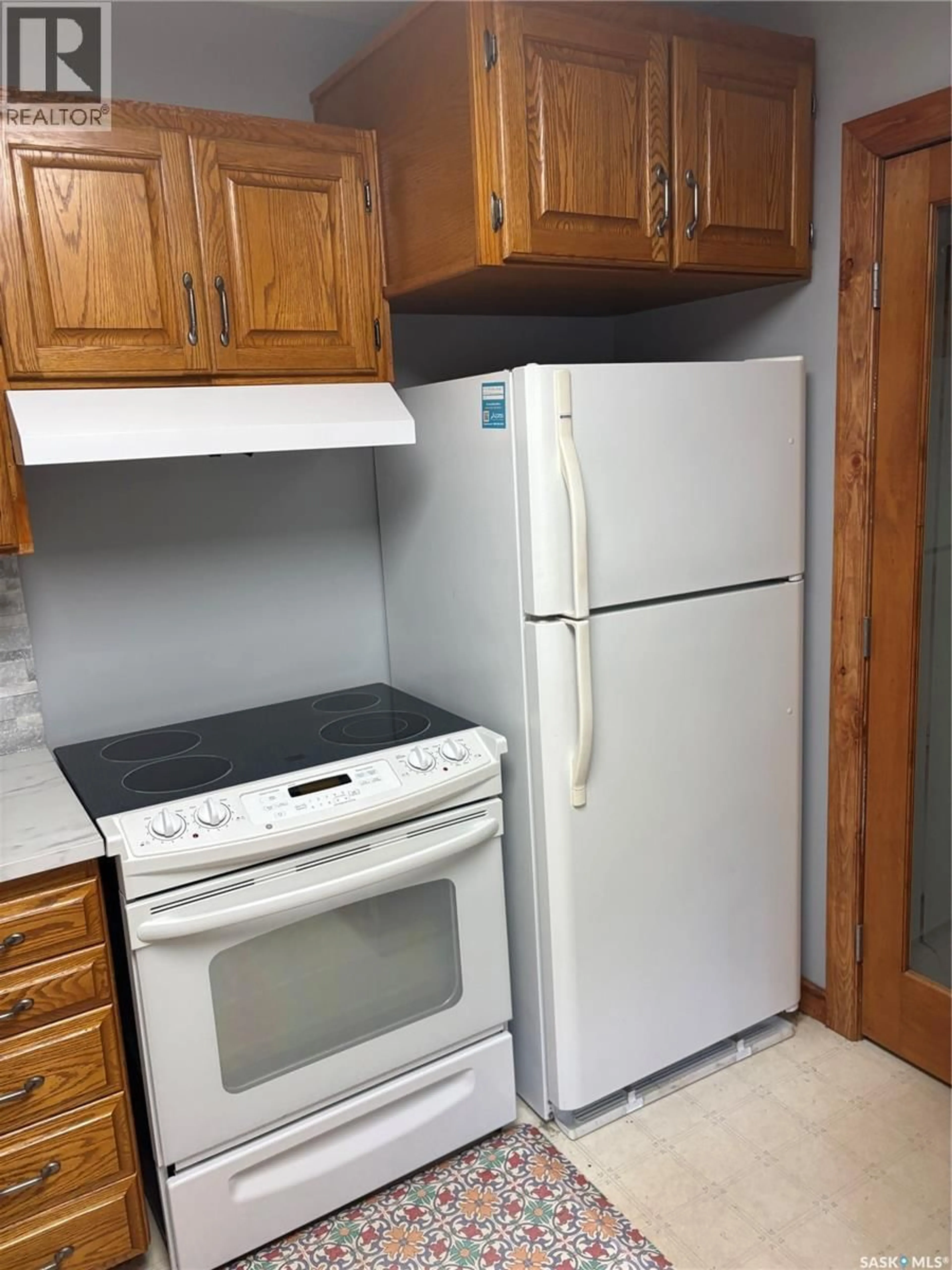 Standard kitchen, unknown for 51 TUPPER AVENUE, Yorkton Saskatchewan S3N1K9