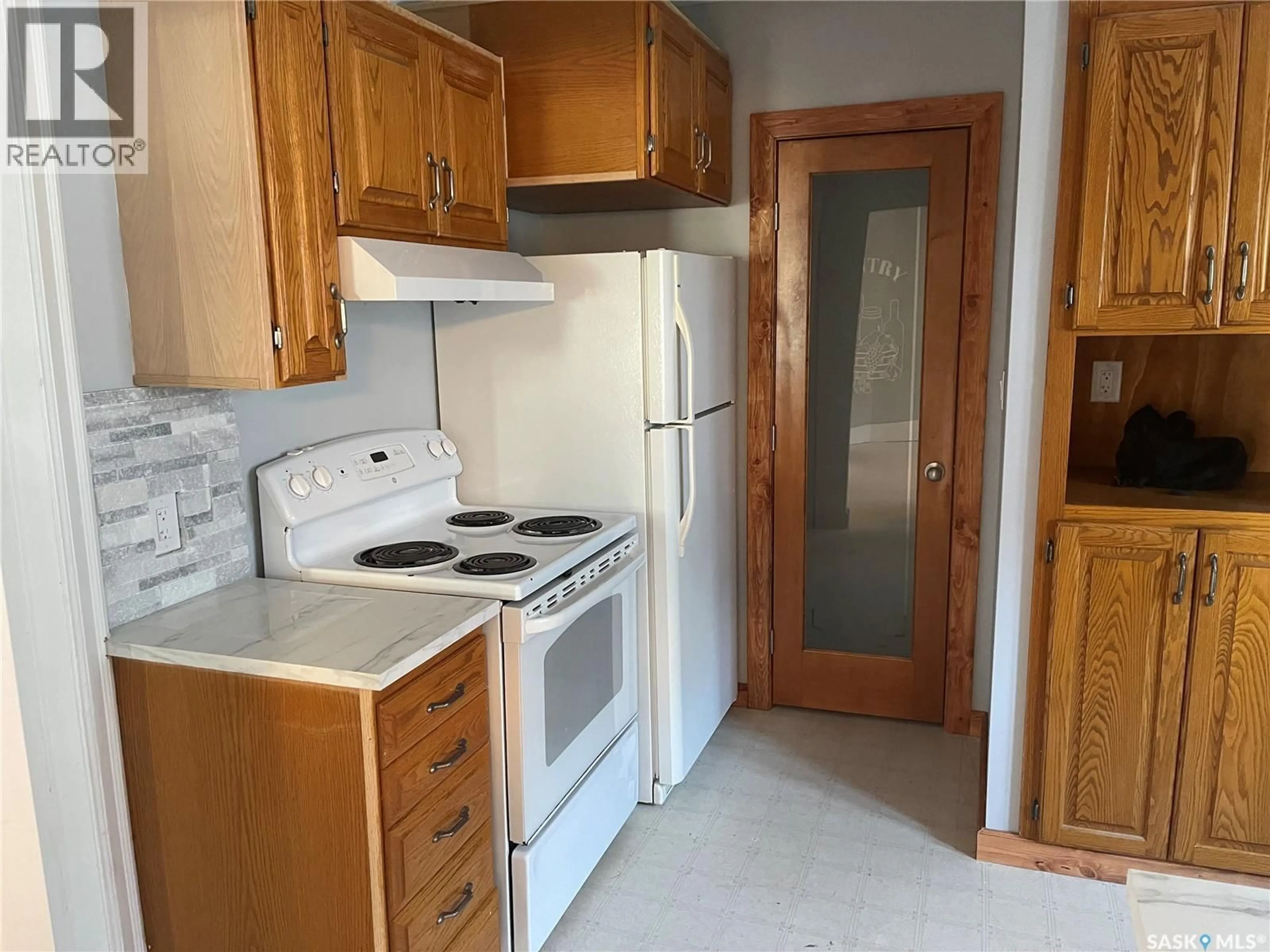 Standard kitchen, unknown for 51 TUPPER AVENUE, Yorkton Saskatchewan S3N1K9