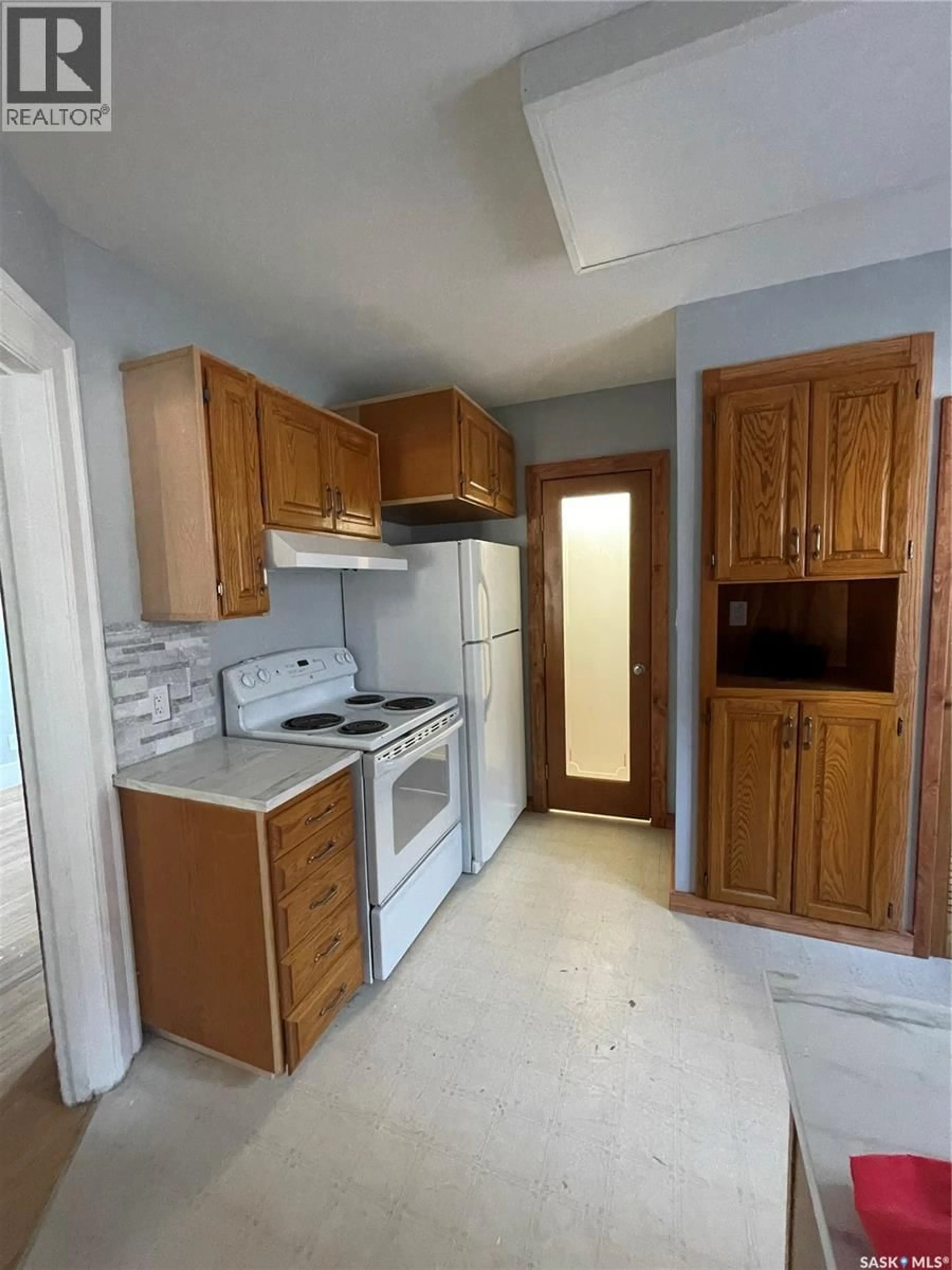 Standard kitchen, unknown for 51 TUPPER AVENUE, Yorkton Saskatchewan S3N1K9