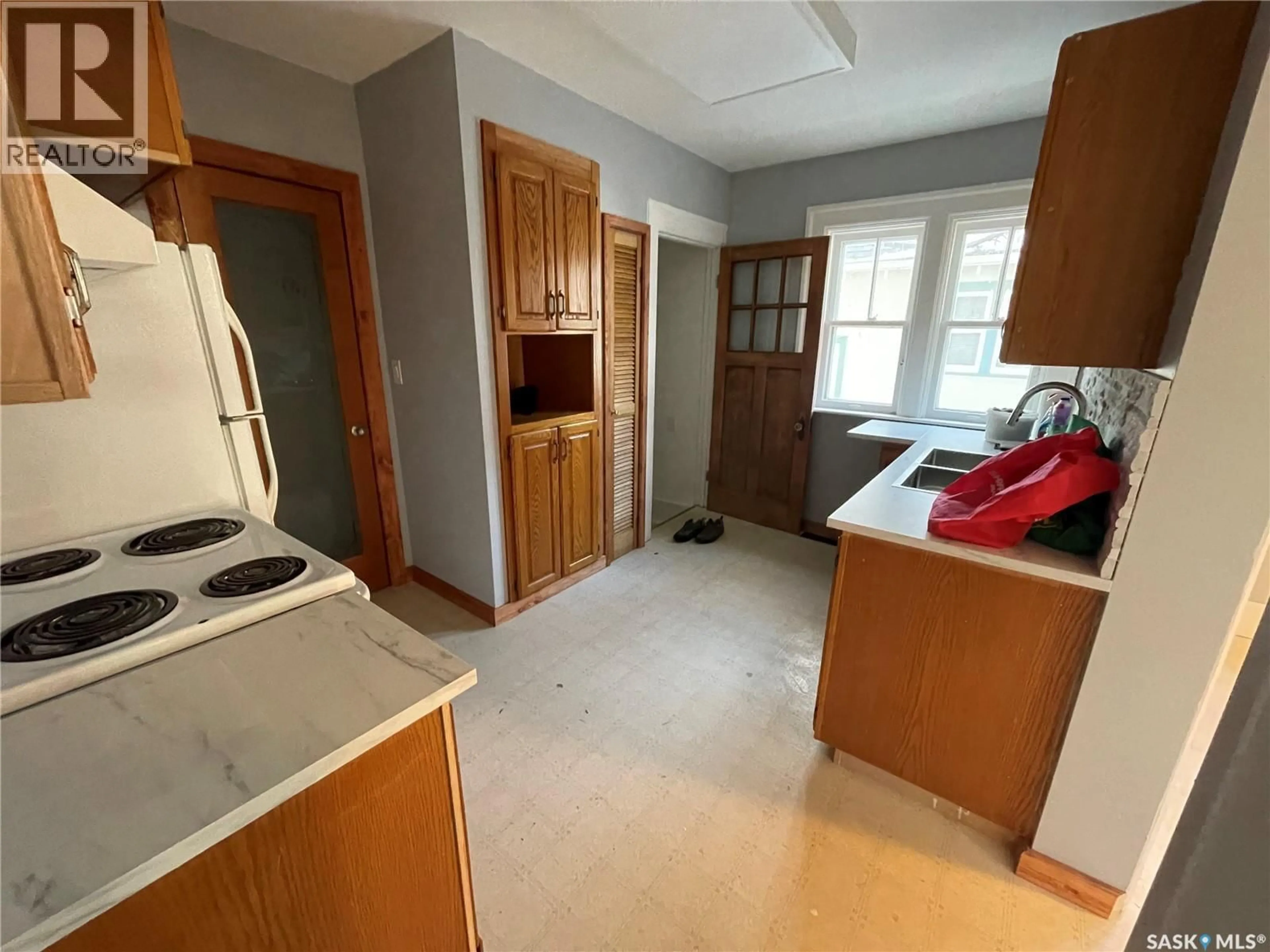 Standard kitchen, unknown for 51 TUPPER AVENUE, Yorkton Saskatchewan S3N1K9