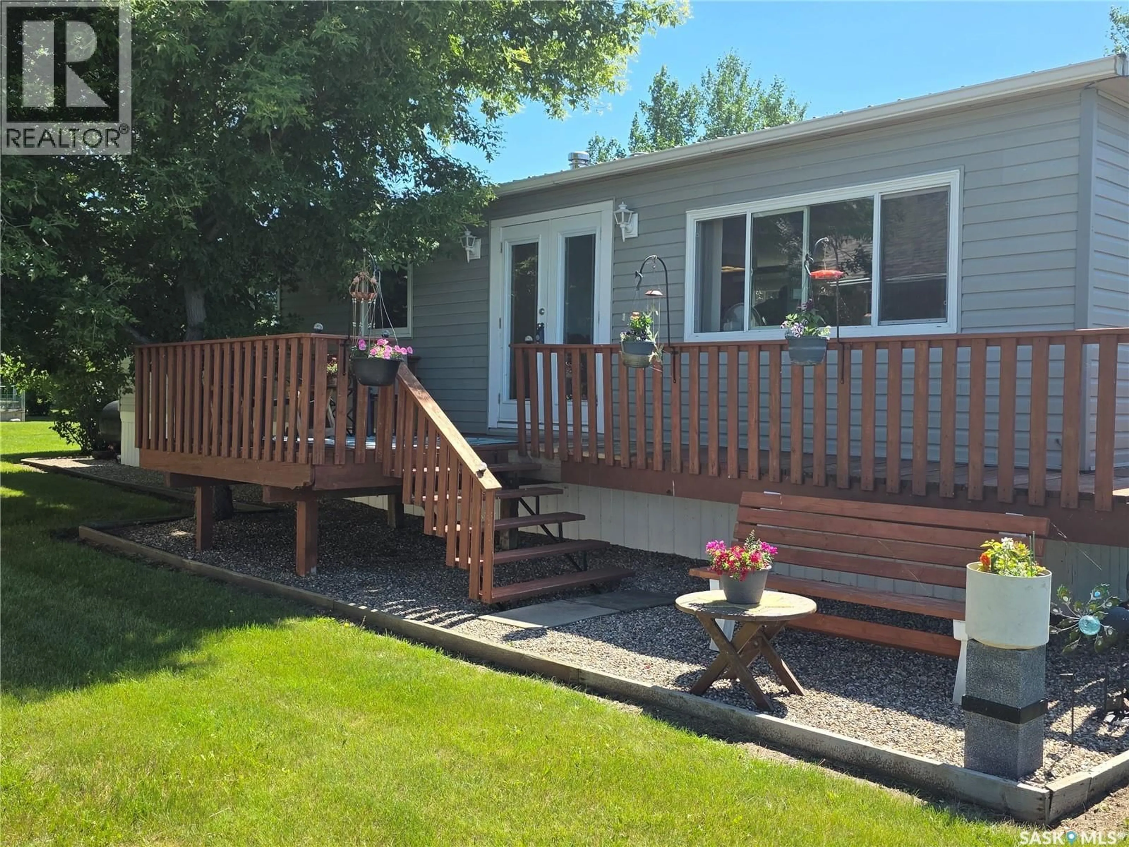 Patio, water/lake/river/ocean view for 15 JAMES BAY, Last Mountain Lake Saskatchewan S0G4L0