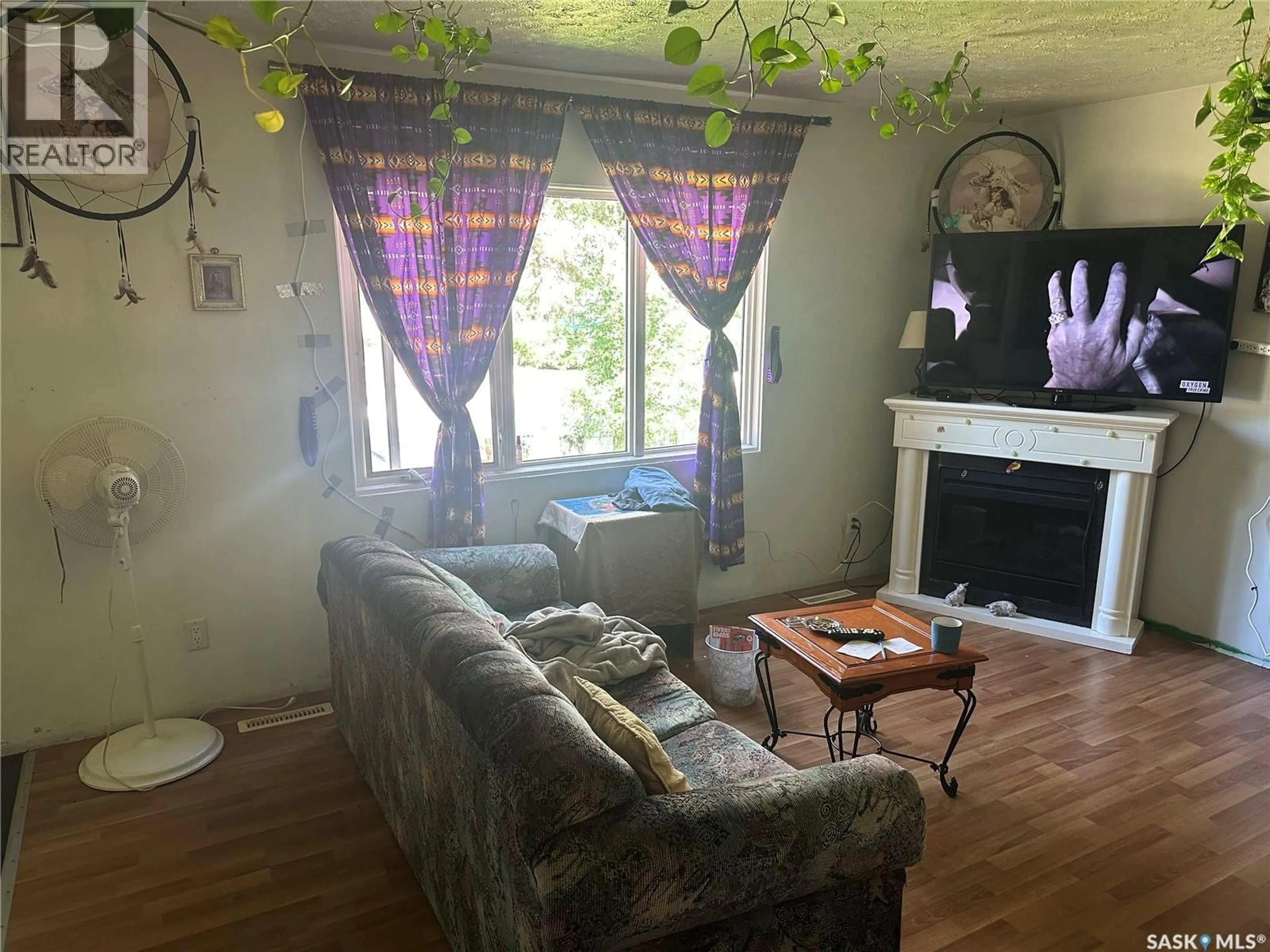 Living room with furniture, unknown for 683 ATHOL STREET, Regina Saskatchewan S4T3B1