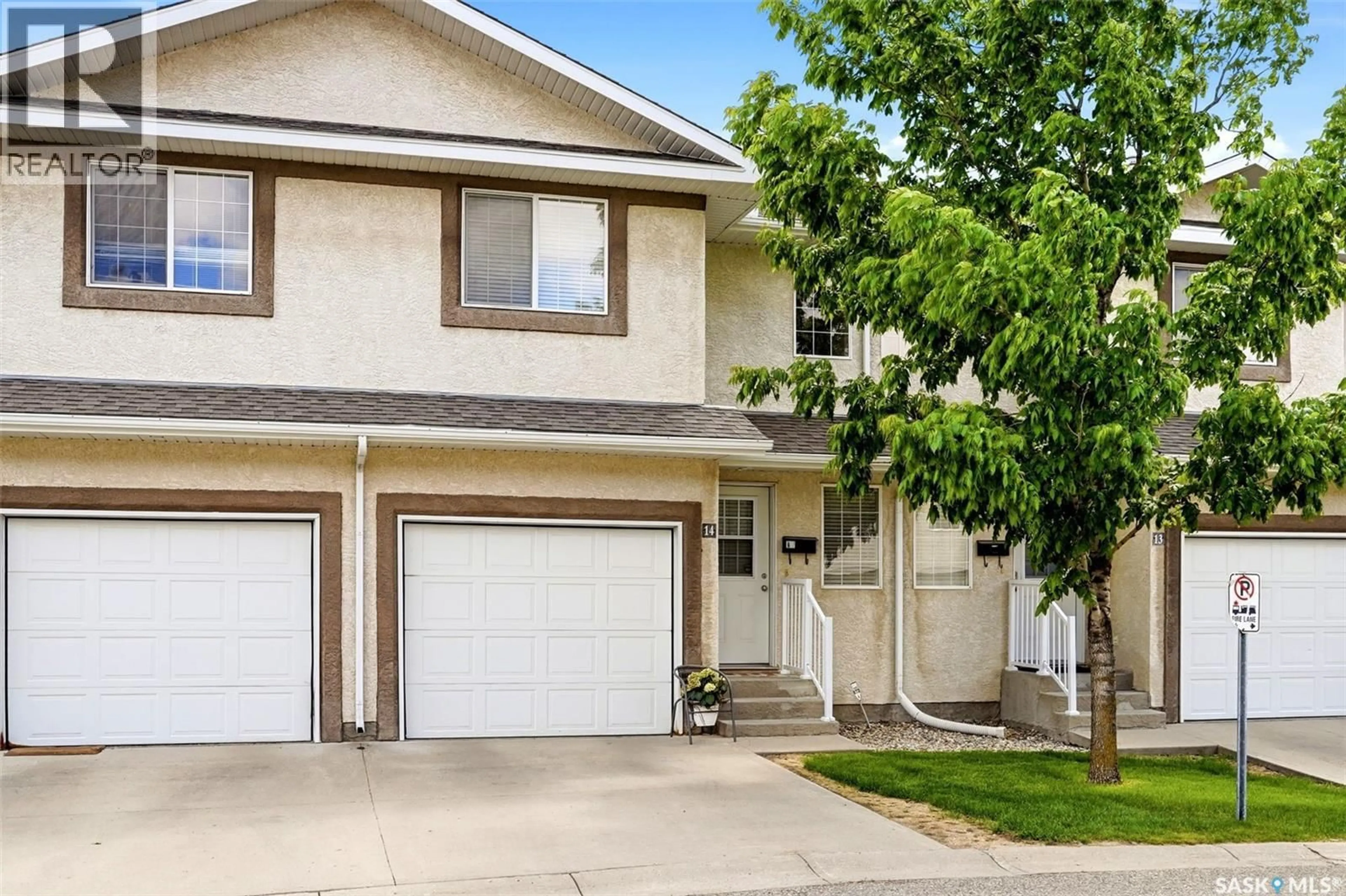 Home with vinyl exterior material, street for 14 2751 WINDSOR PARK ROAD, Regina Saskatchewan S4V1B1