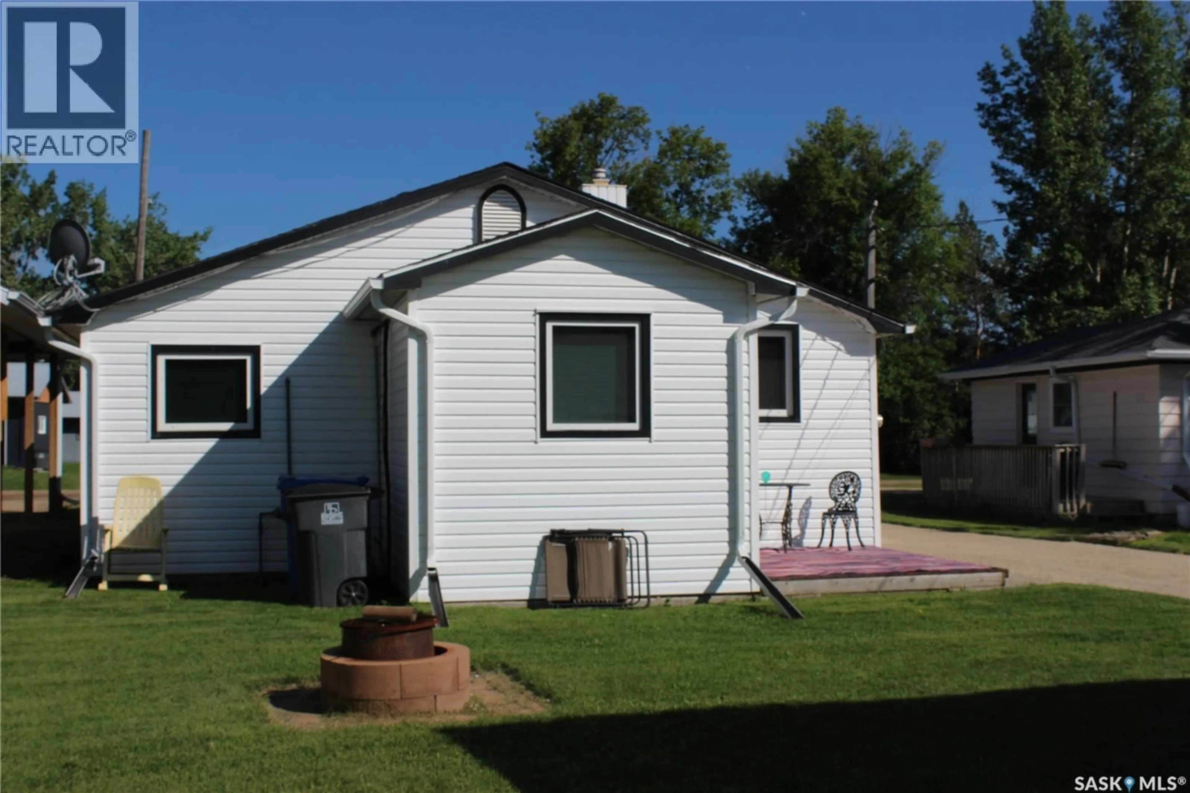 Home with vinyl exterior material, street for 213 WESTMAN STREET, Midale Saskatchewan S0C1S0