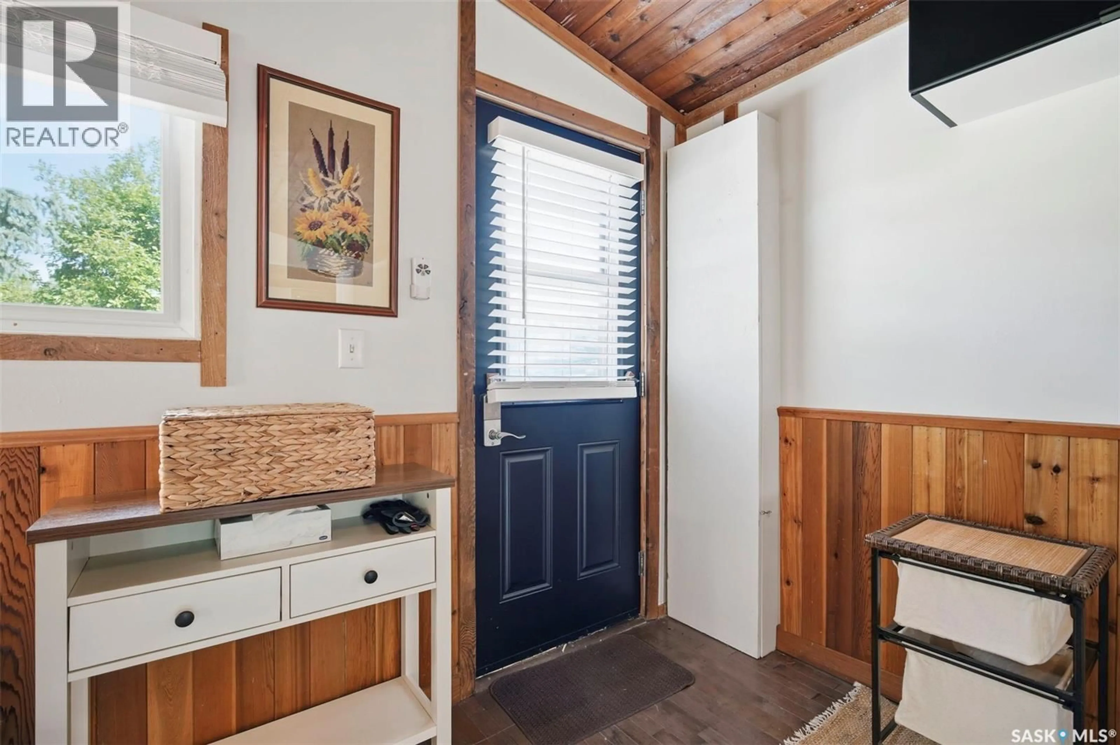 Indoor entryway for 319 CUMMING AVENUE, Manitou Beach Saskatchewan S0K4T1