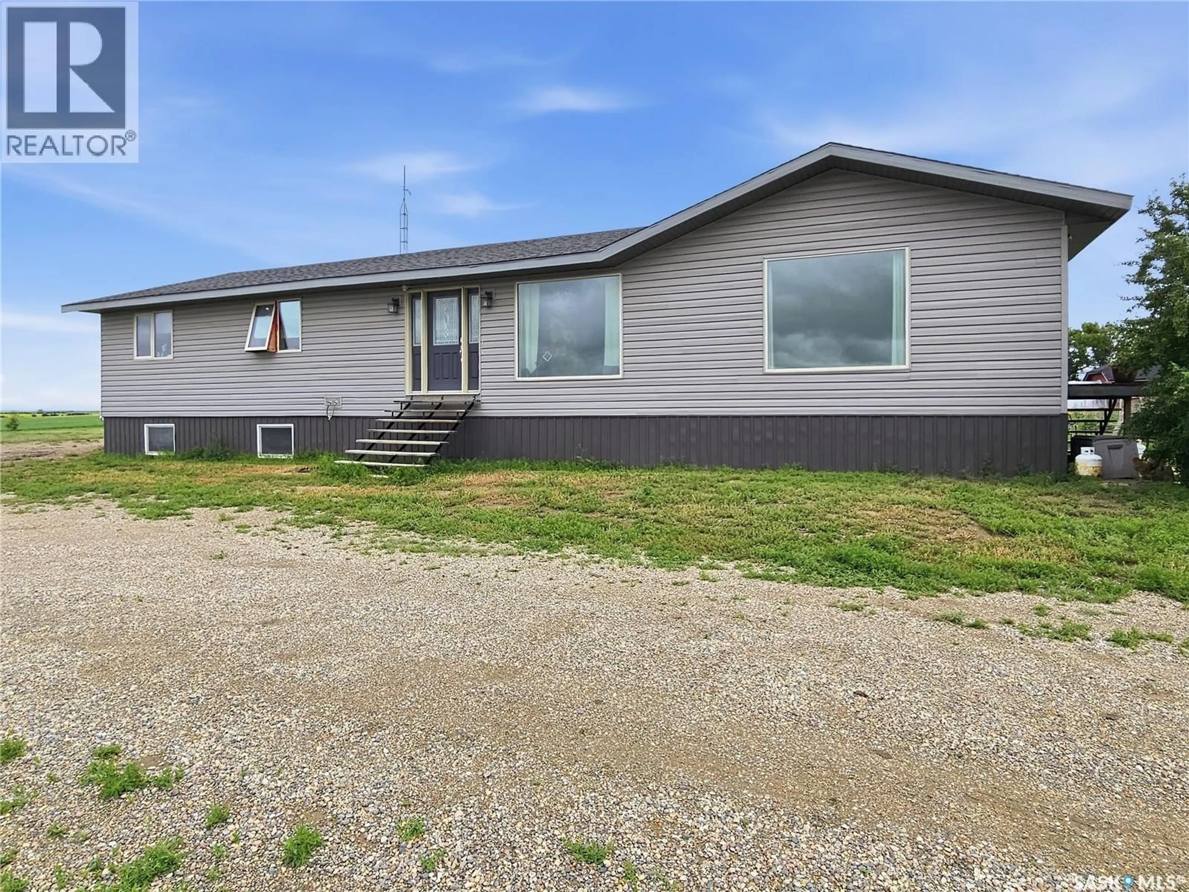 Home with vinyl exterior material, building for DOLL ACREAGE, Dodsland Saskatchewan S0L0V0