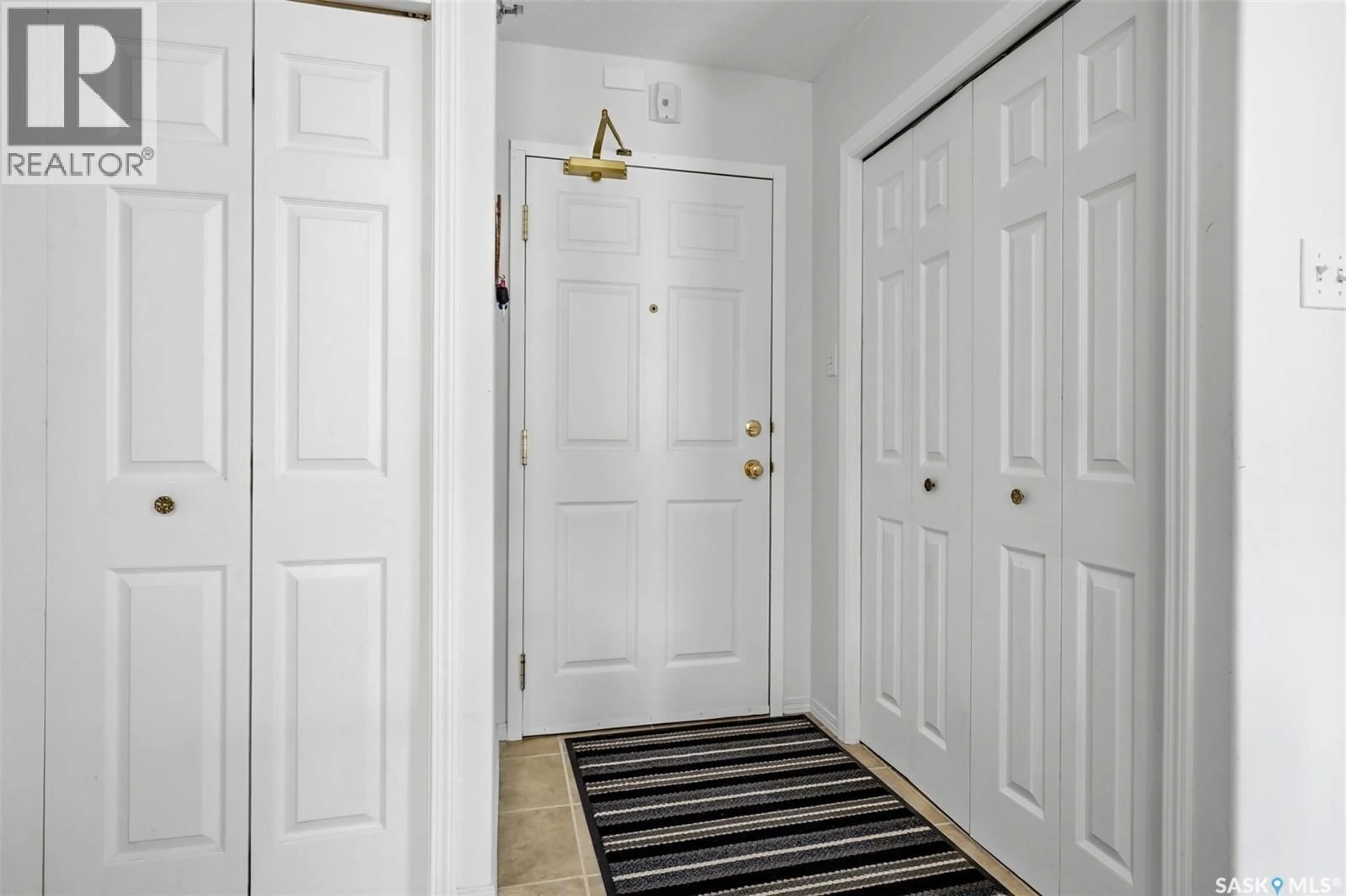 Indoor entryway for 403 2203 ANGUS STREET, Regina Saskatchewan S4T2A3