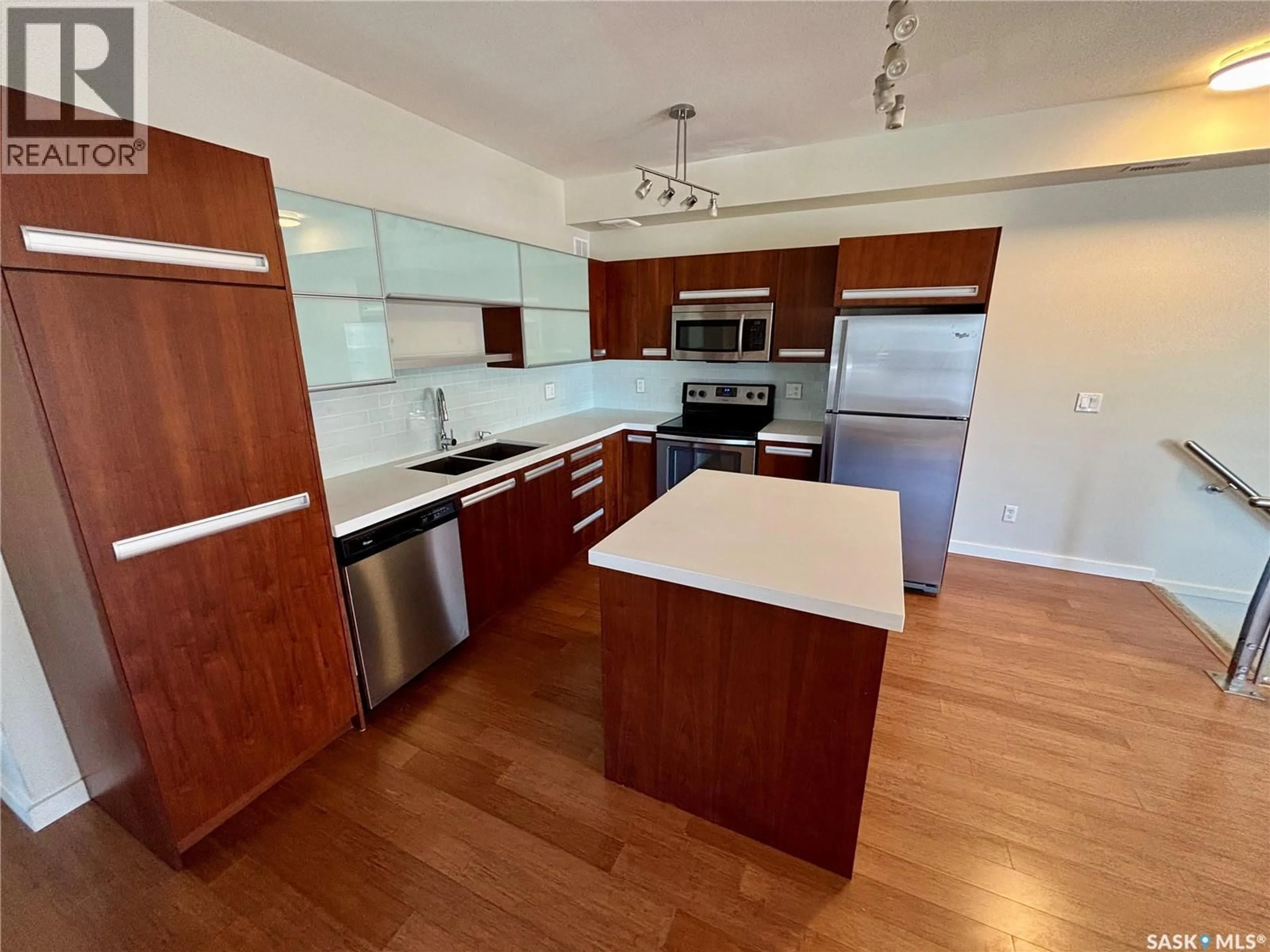 Open concept kitchen, wood/laminate floor for 1015 - 2110 PATRICK CRESCENT, Saskatoon Saskatchewan S7W0M2