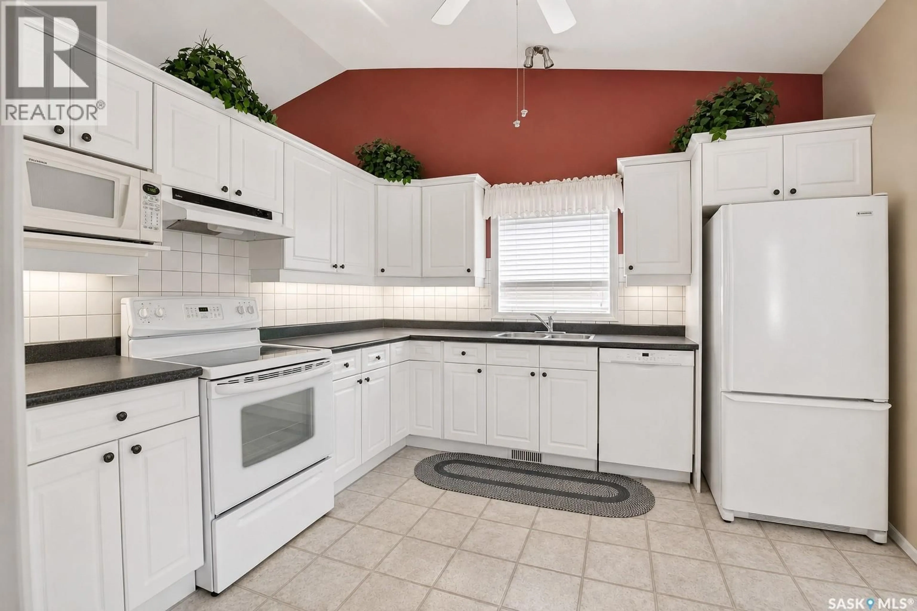 Standard kitchen, ceramic/tile floor for 307 SUMNER LANE, Saskatoon Saskatchewan S7L7L7