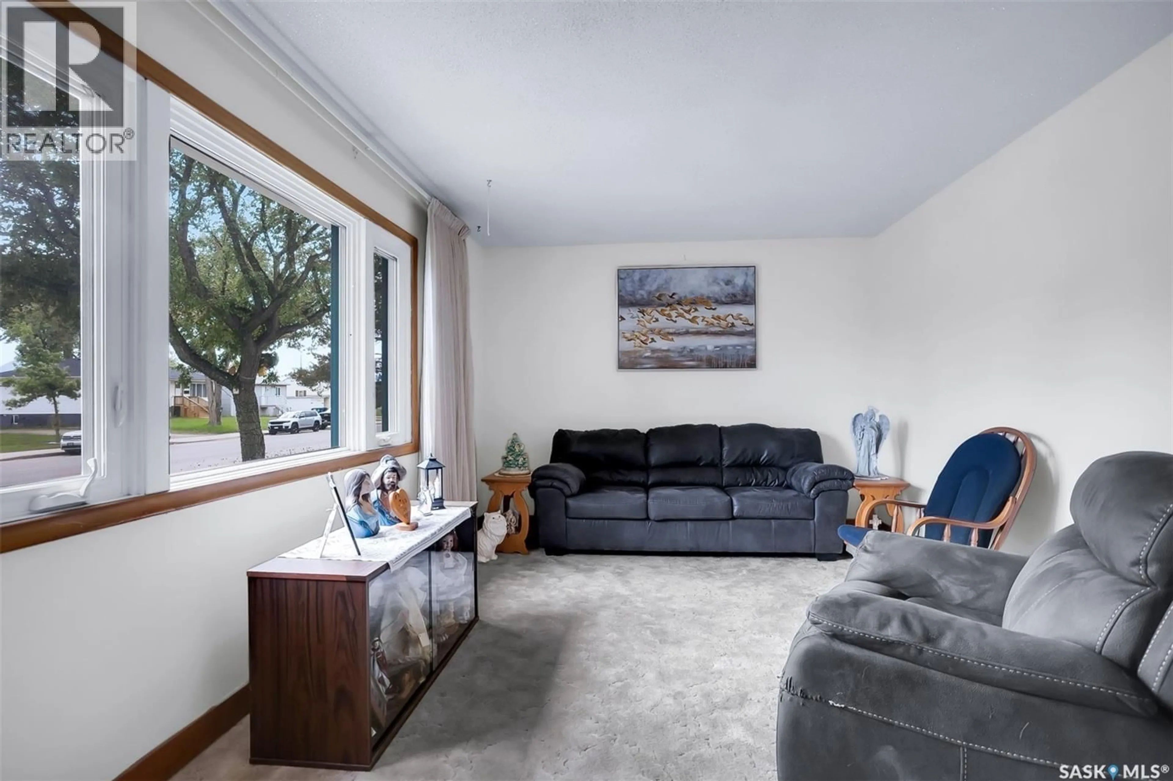 Living room with furniture, unknown for 421 P AVENUE, Saskatoon Saskatchewan S7L2V8