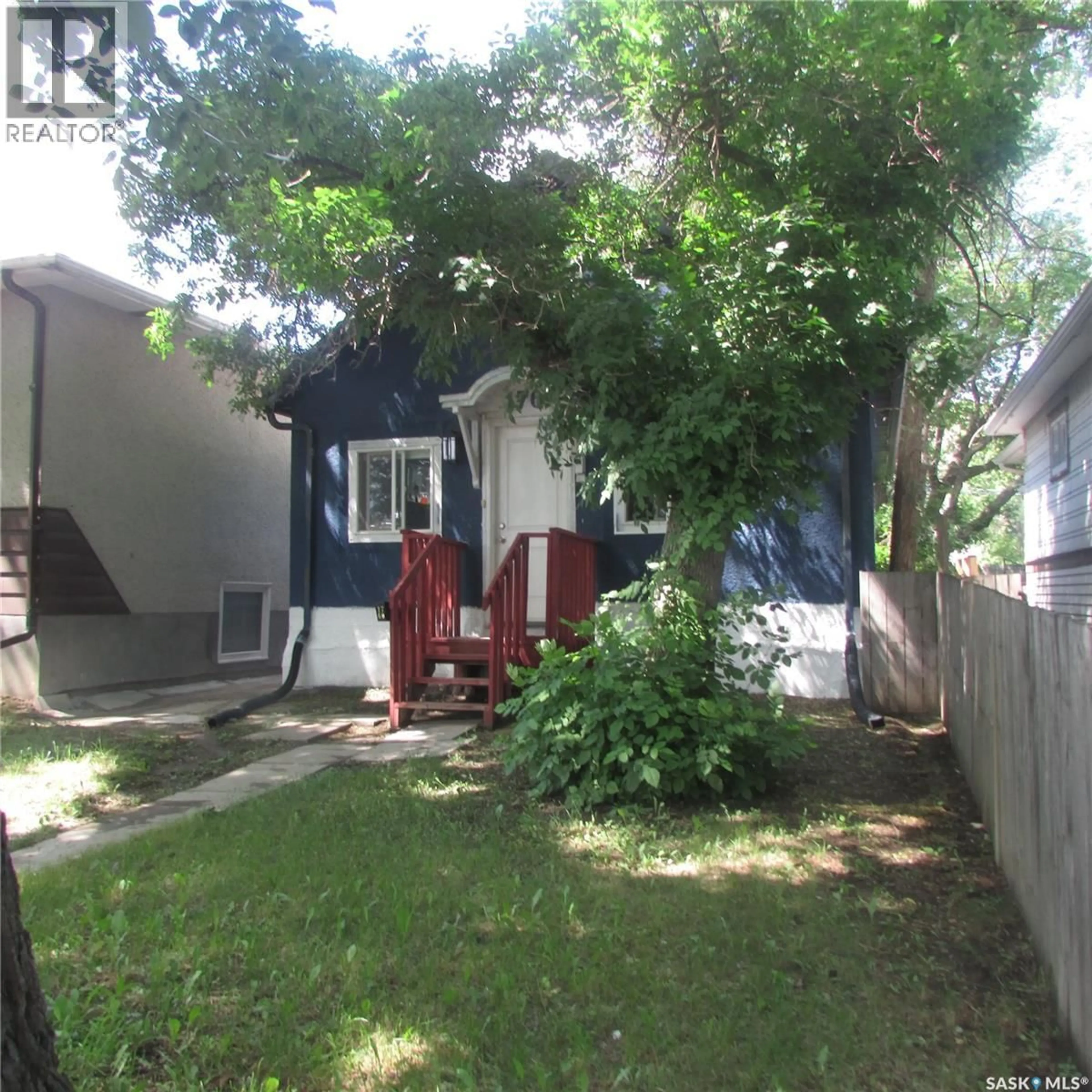 Shed for 1760 QUEBEC STREET, Regina Saskatchewan S4P1J3