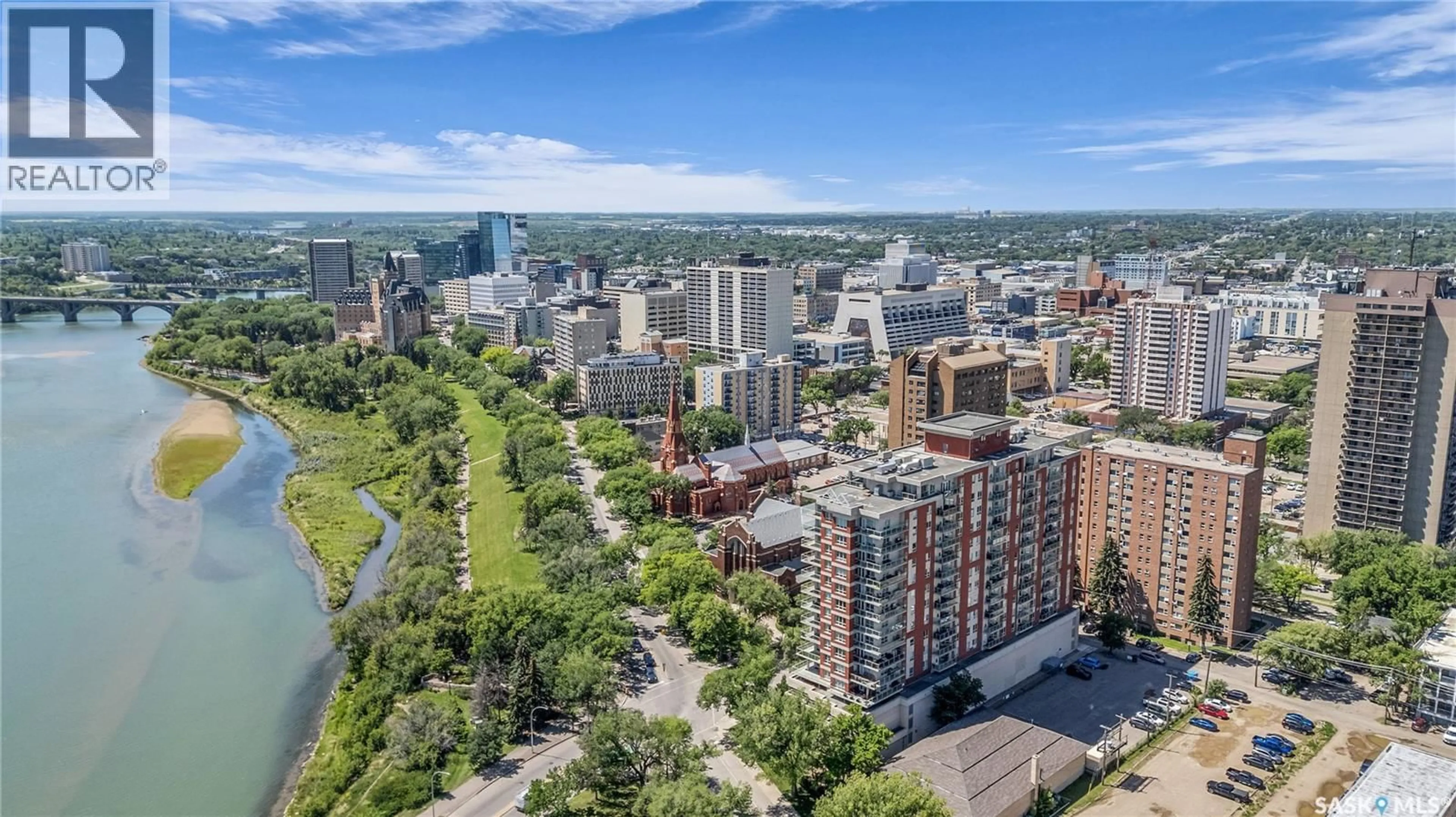 A pic from outside/outdoor area/front of a property/back of a property/a pic from drone, city buildings view from balcony for 902 - 502 SPADINA CRESCENT, Saskatoon Saskatchewan S7K0G8