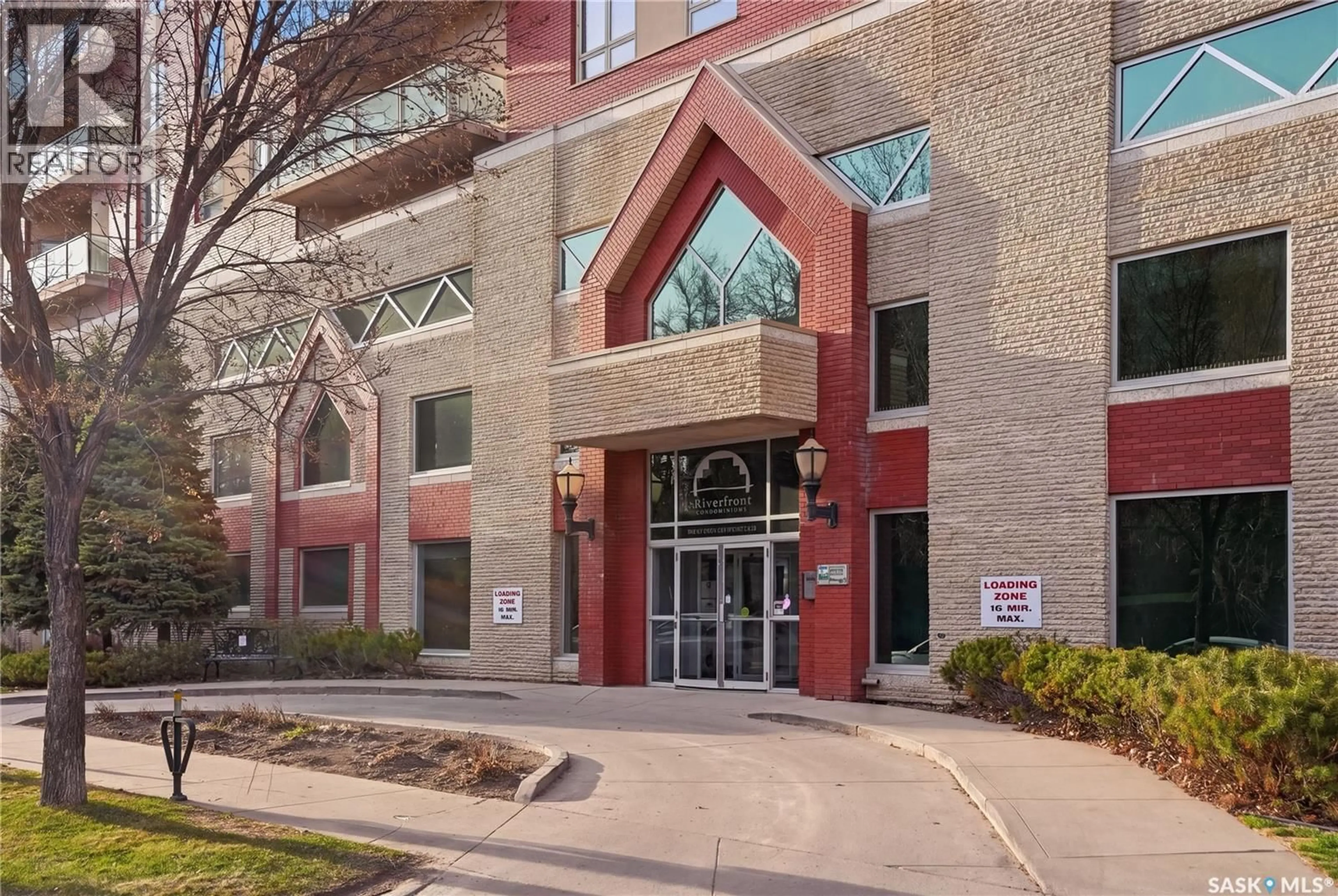 Indoor foyer for 902 - 502 SPADINA CRESCENT, Saskatoon Saskatchewan S7K0G8