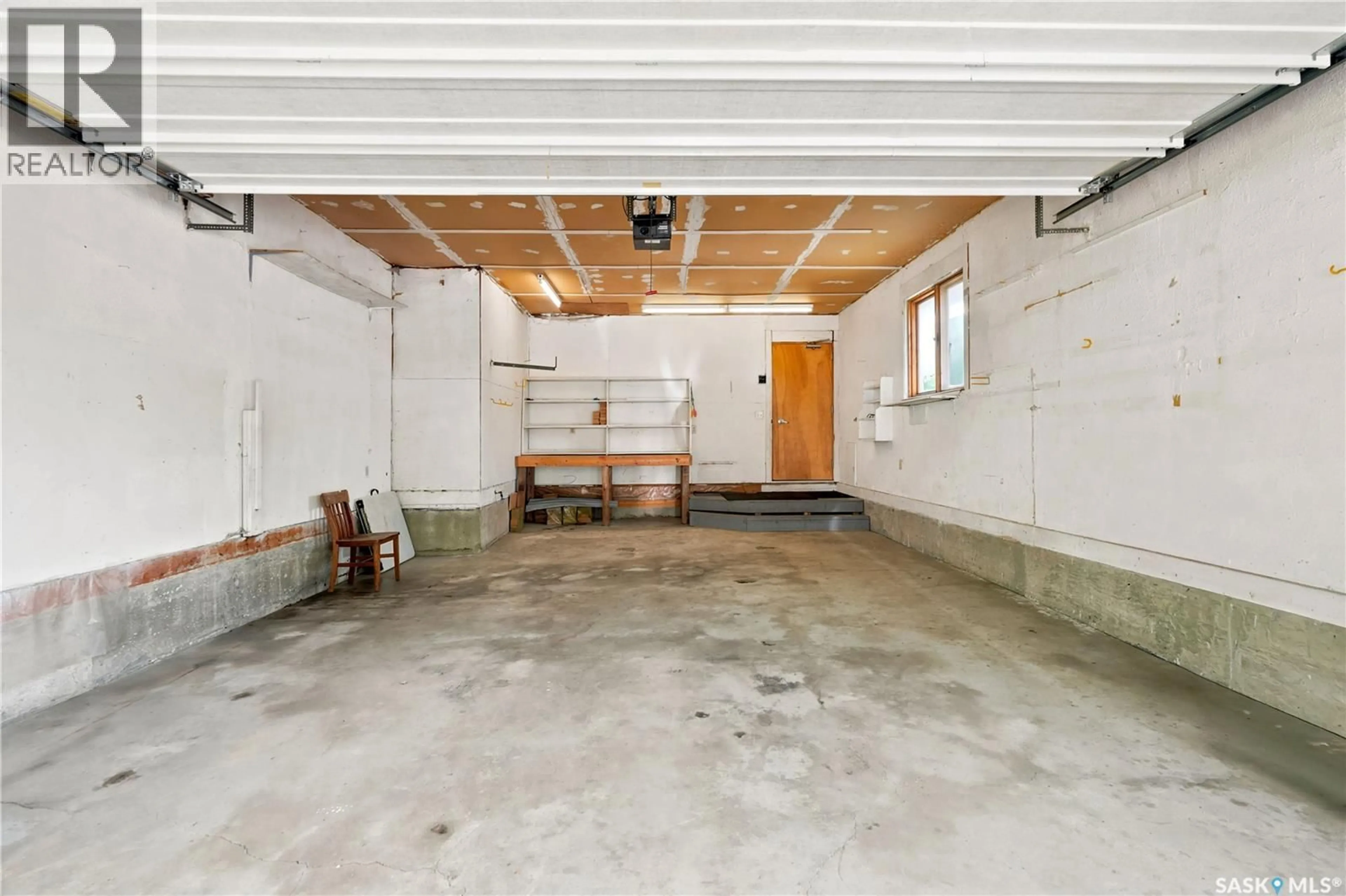 Indoor garage for 53 DARKE CRESCENT, Regina Saskatchewan S4S2W5