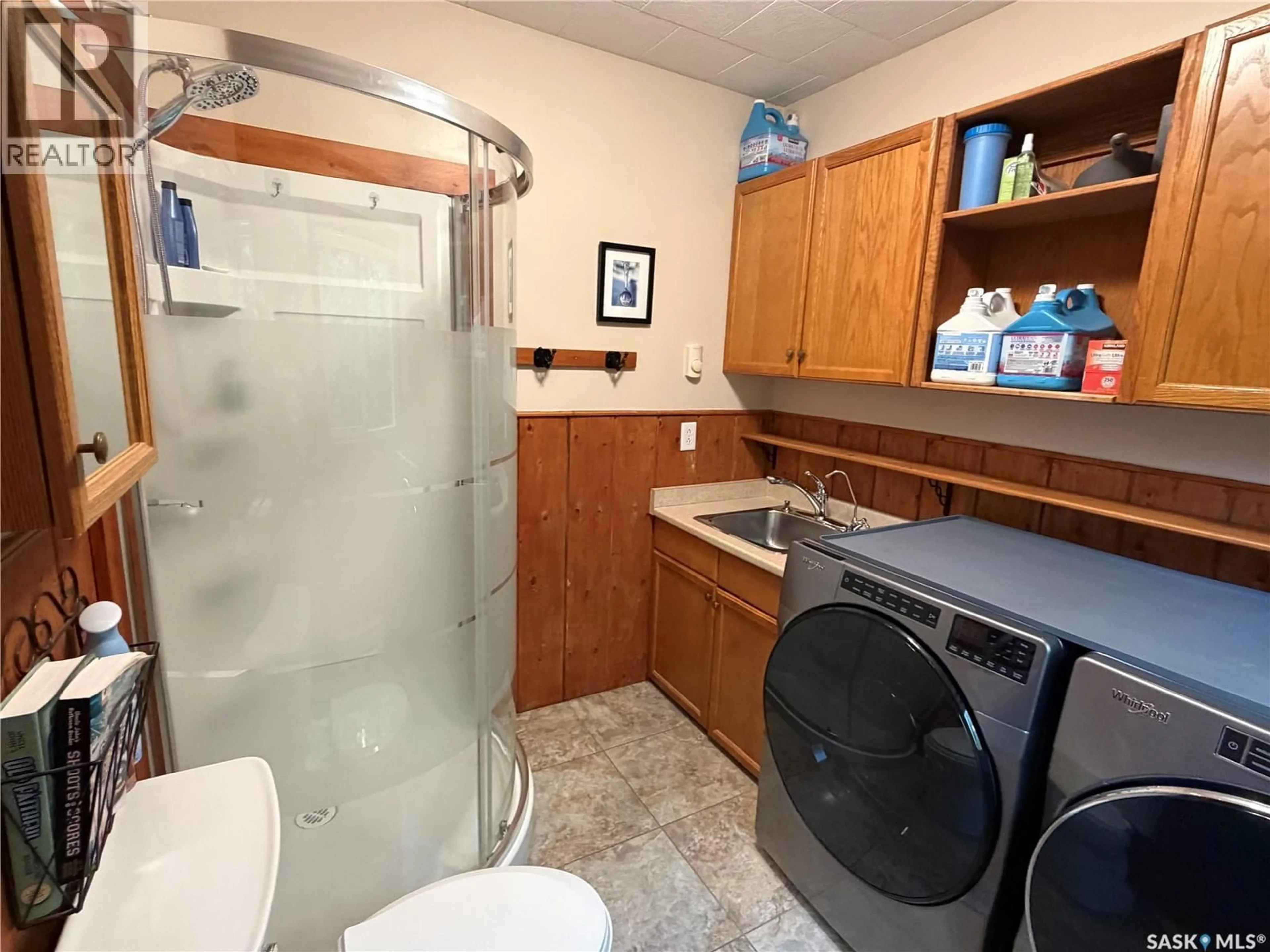 Standard bathroom, unknown for 21 14 22-W2, Rouleau Saskatchewan S0G4H0