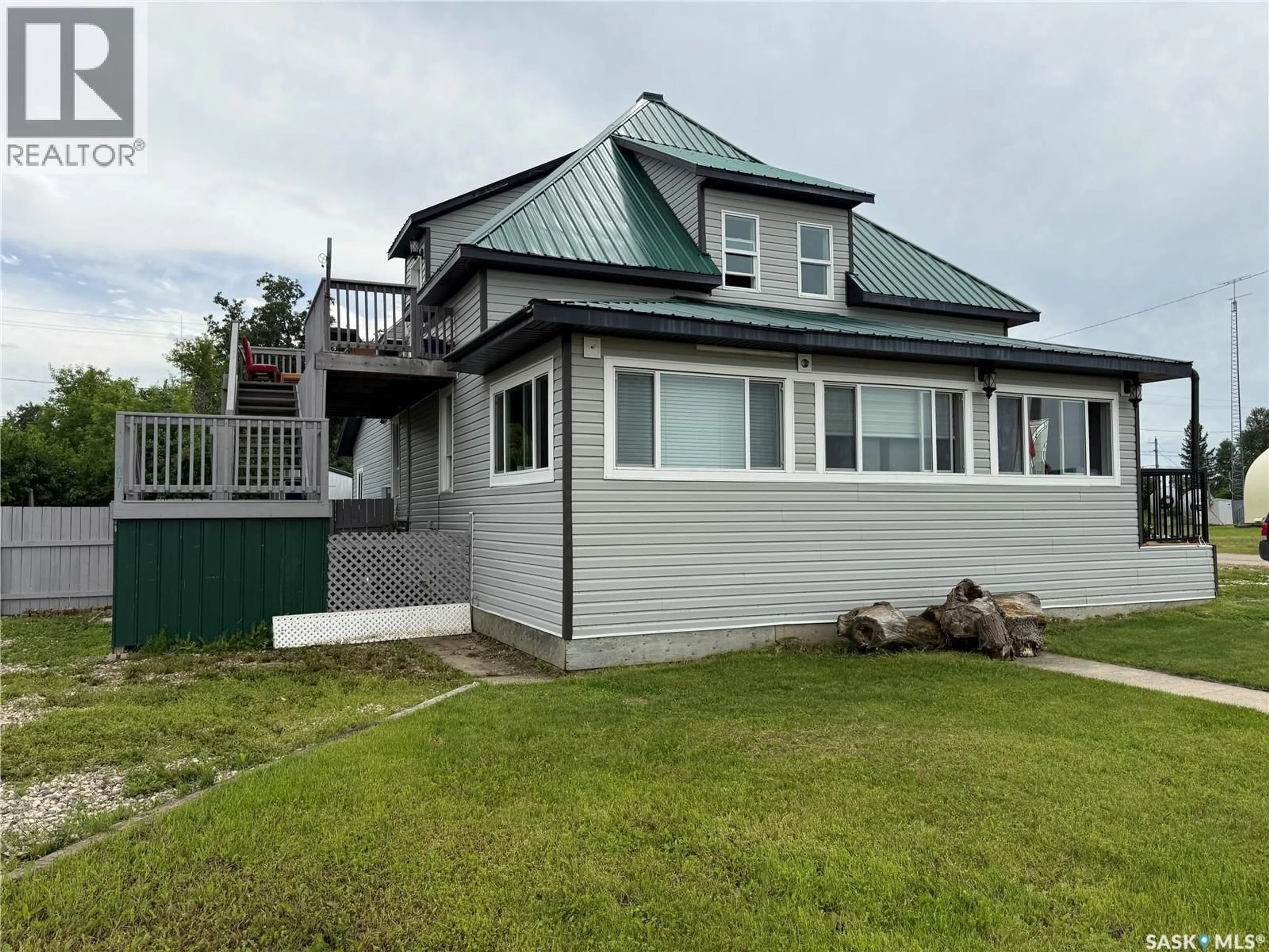 Home with vinyl exterior material, unknown for 707 RAILWAY AVENUE, Neudorf Saskatchewan S0A2T0