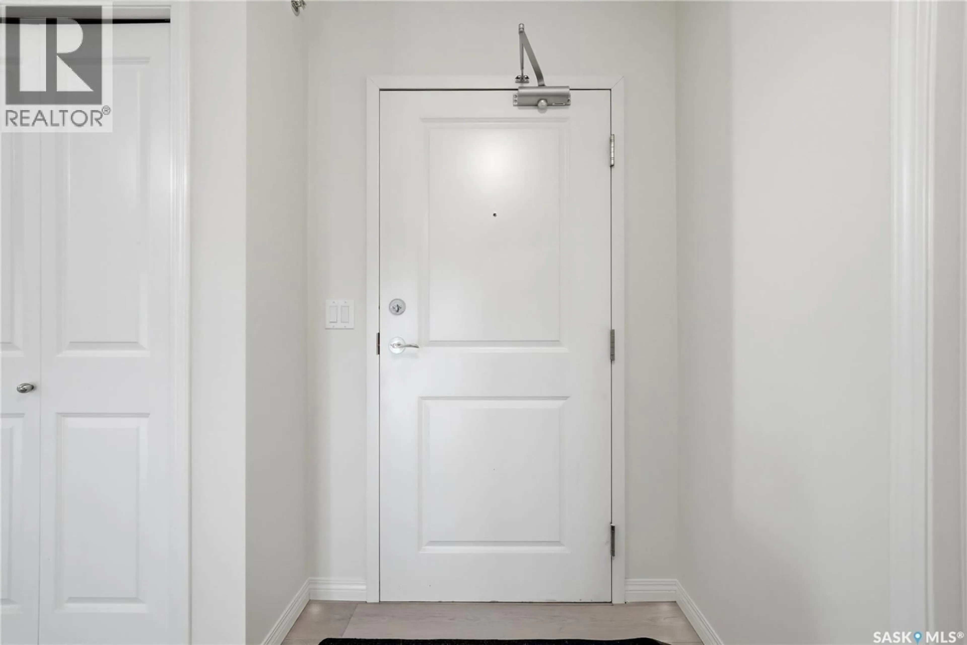 Indoor entryway for 450 - 3605 ALBERT STREET, Regina Saskatchewan S4S7L4